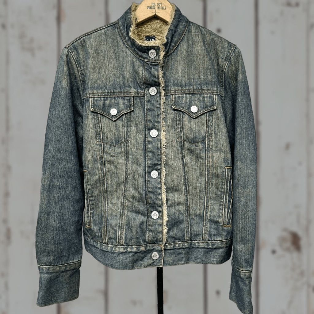VINTAGE Gap Denim Trucker Jean Jacket Faux Fur Lined Blue M Women Short Casual Distressed 90s 2000s Style Jeans