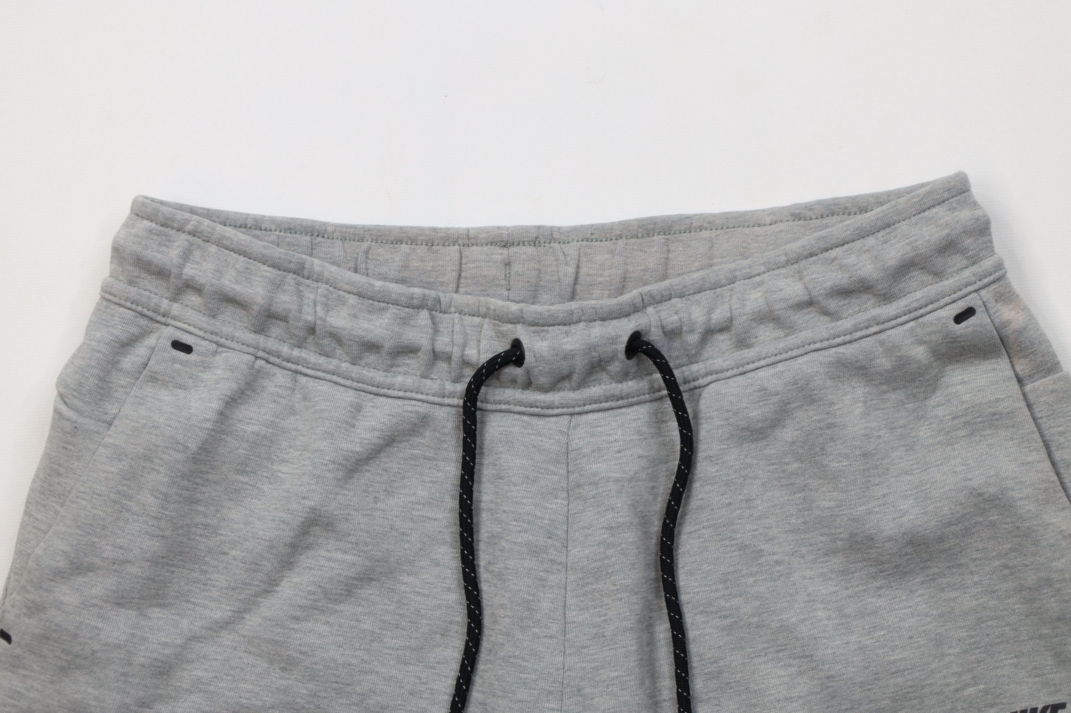 Nike Nike Tech Fleece Spell Out Above Knee Sweatpants Shorts Size US 30 / EU 46 - 2 Thumbnail