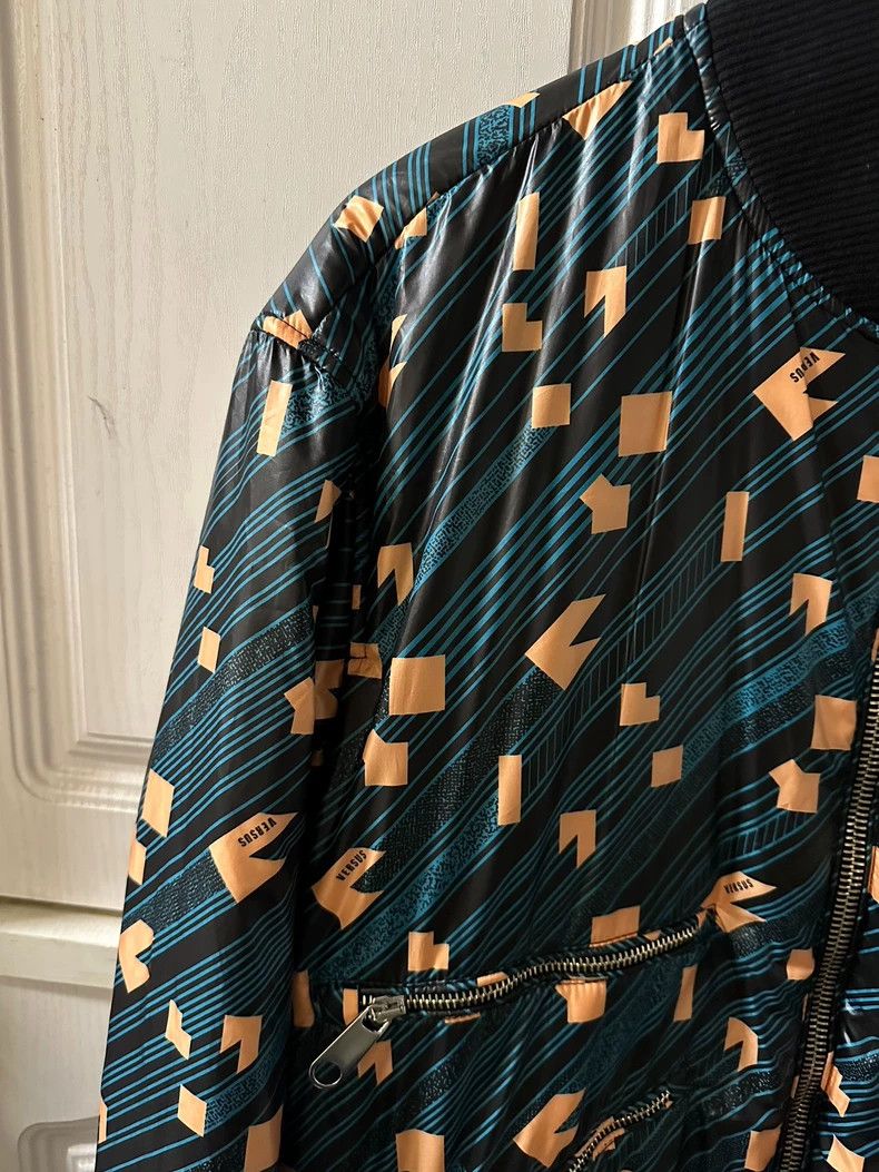 Versace Versace Geometric graphic padded jacket jacket Size US L / EU 52-54 / 3 - 4 Thumbnail