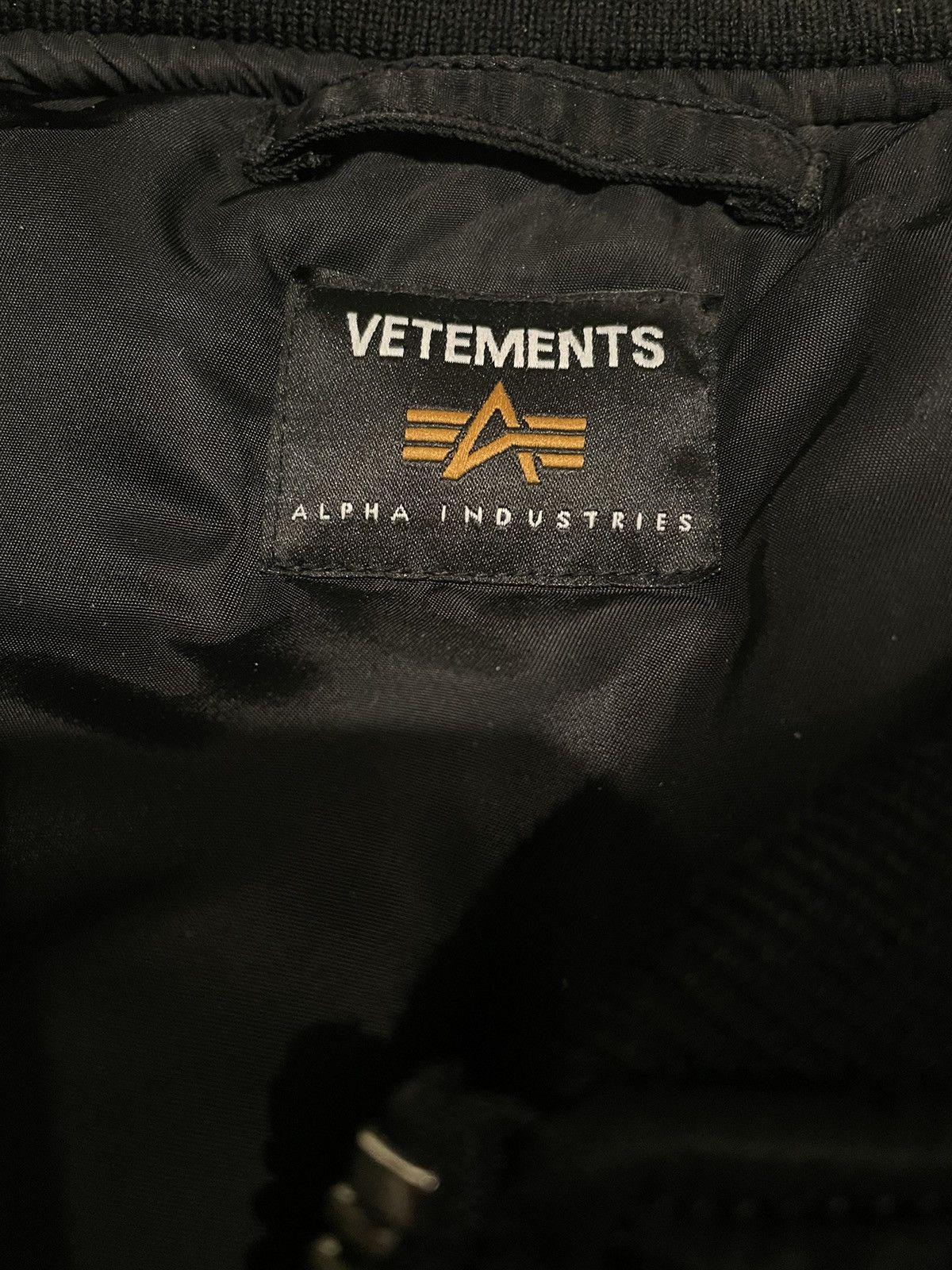 Vetements Vetements x Alpha Industries Reversible Bomber Keys XS Size US S / EU 44-46 / 1 - 13 Thumbnail