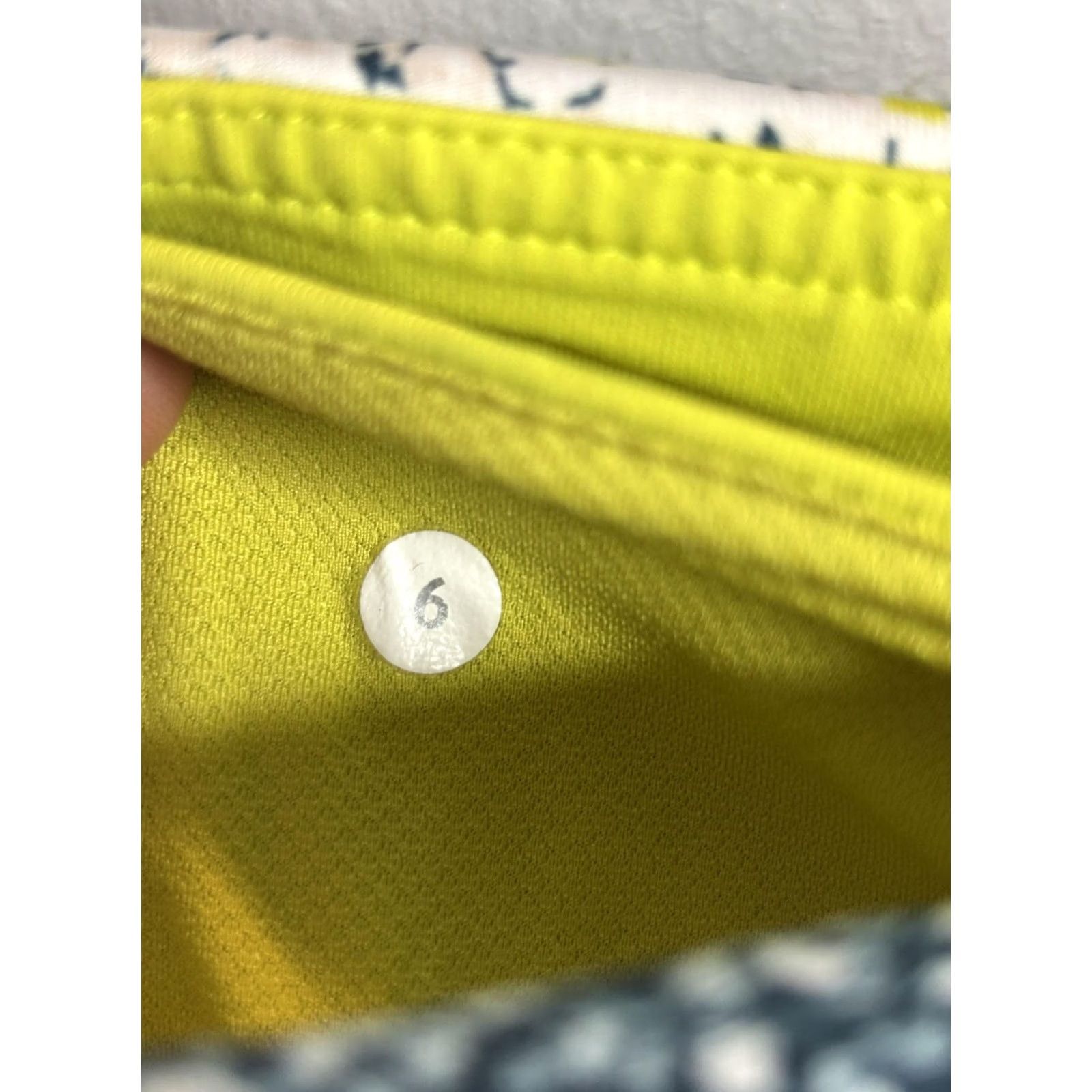 Lululemon Lululemon Pants Womens 6 Black Colorblock Run Inspire Crop Capri Leggings Size 28" / US 6 / IT 42 - 7 Thumbnail