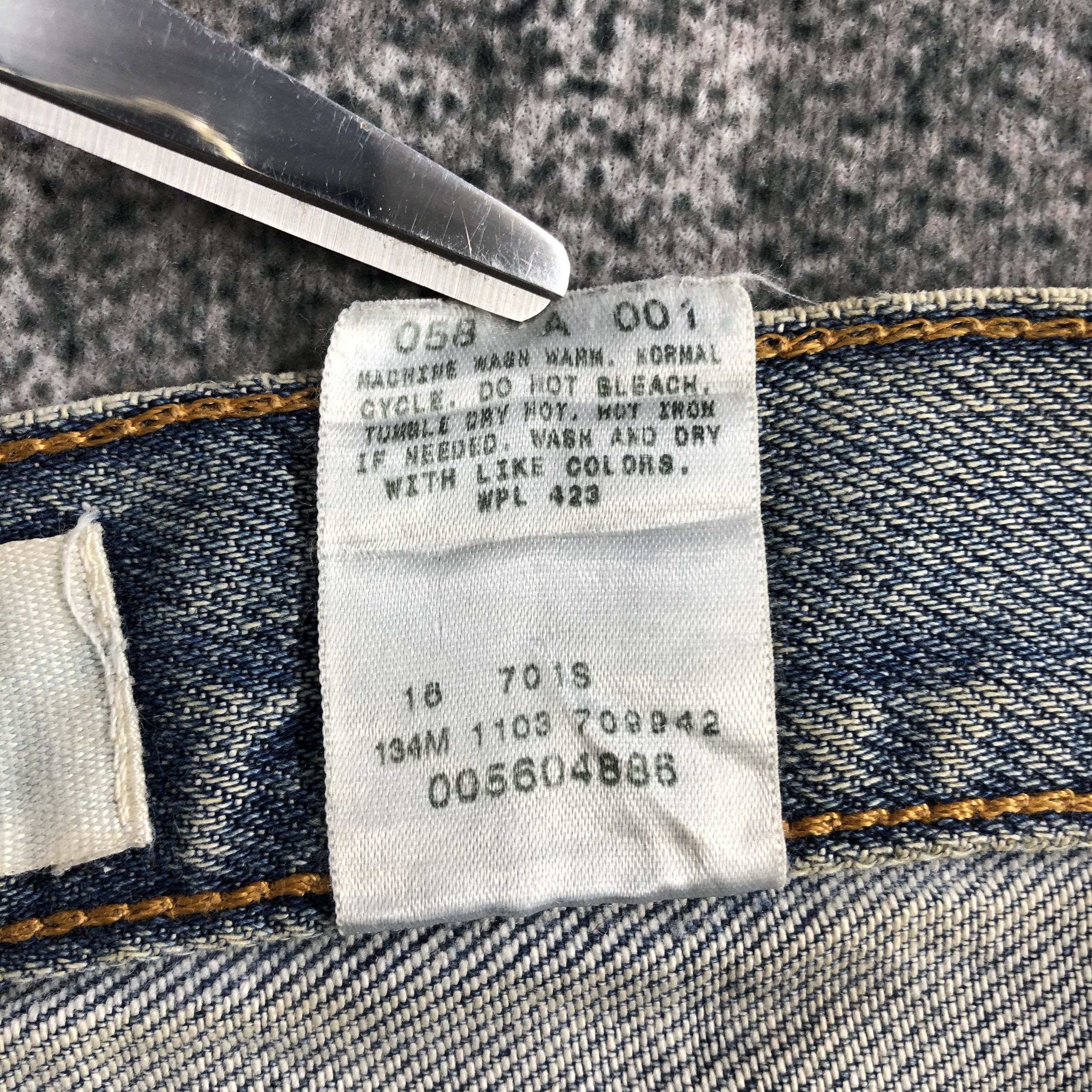 Levi's Vintage Levis 560 Jeans Dirty Wash Denim KJ909 Size US 32 / EU 48 - 19 Thumbnail