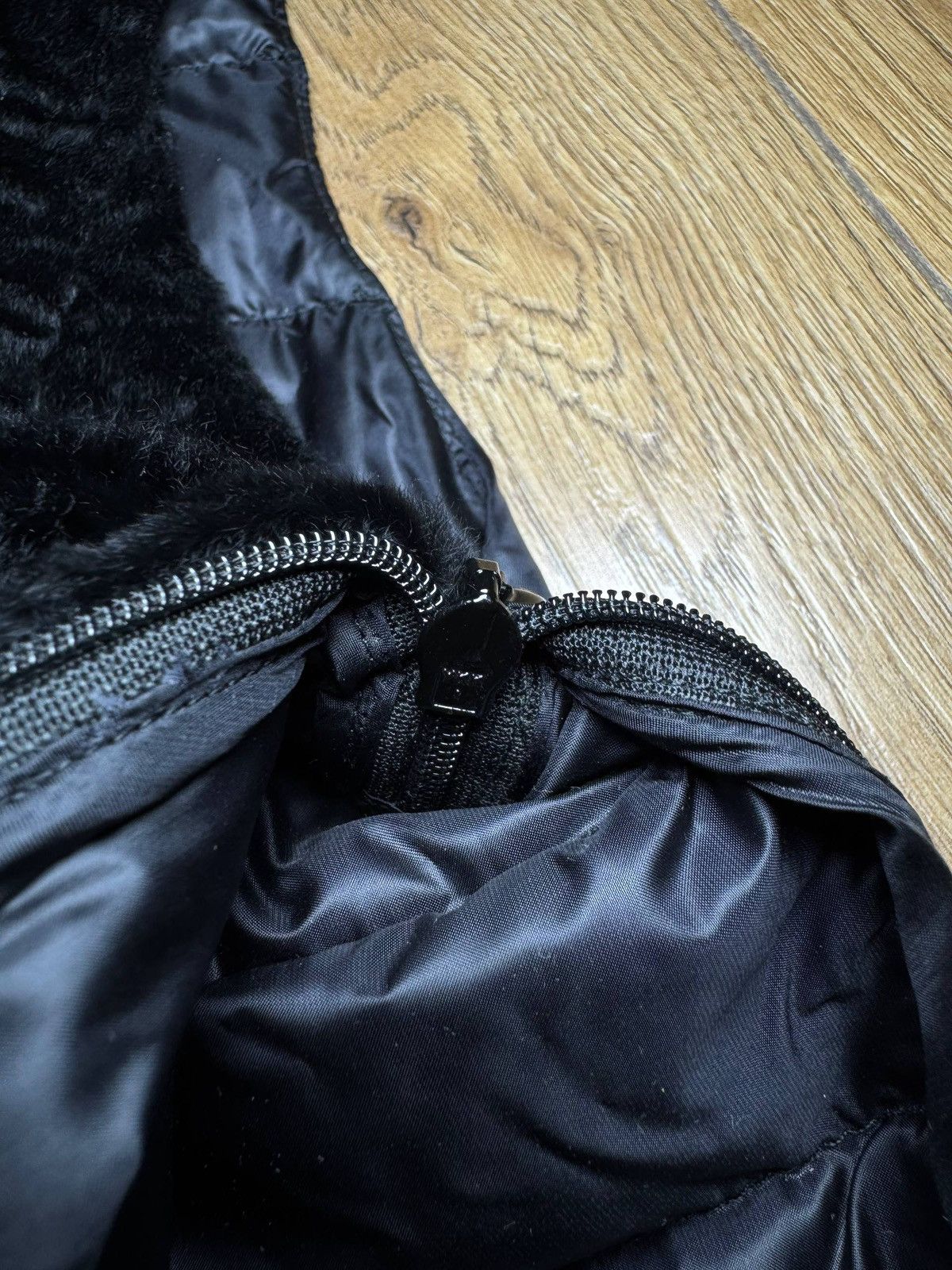Moncler Women`s Moncler Black Textured Faux-Fur Vest Autentic Size L Size L / US 10 / IT 46 - 11 Thumbnail