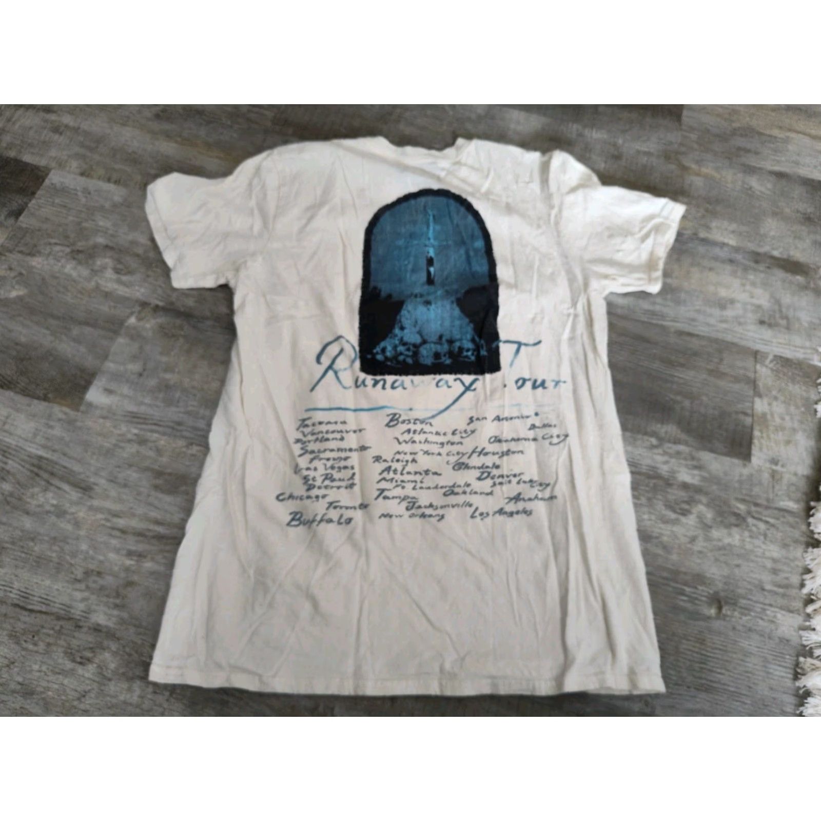 Off-White VINTAGE Post Malone Runaway Tour Band Tee Shirt Shirt Adult M White Double-Sided Band Music 2019 Men Size US M / EU 48-50 / 2 - 7 Thumbnail