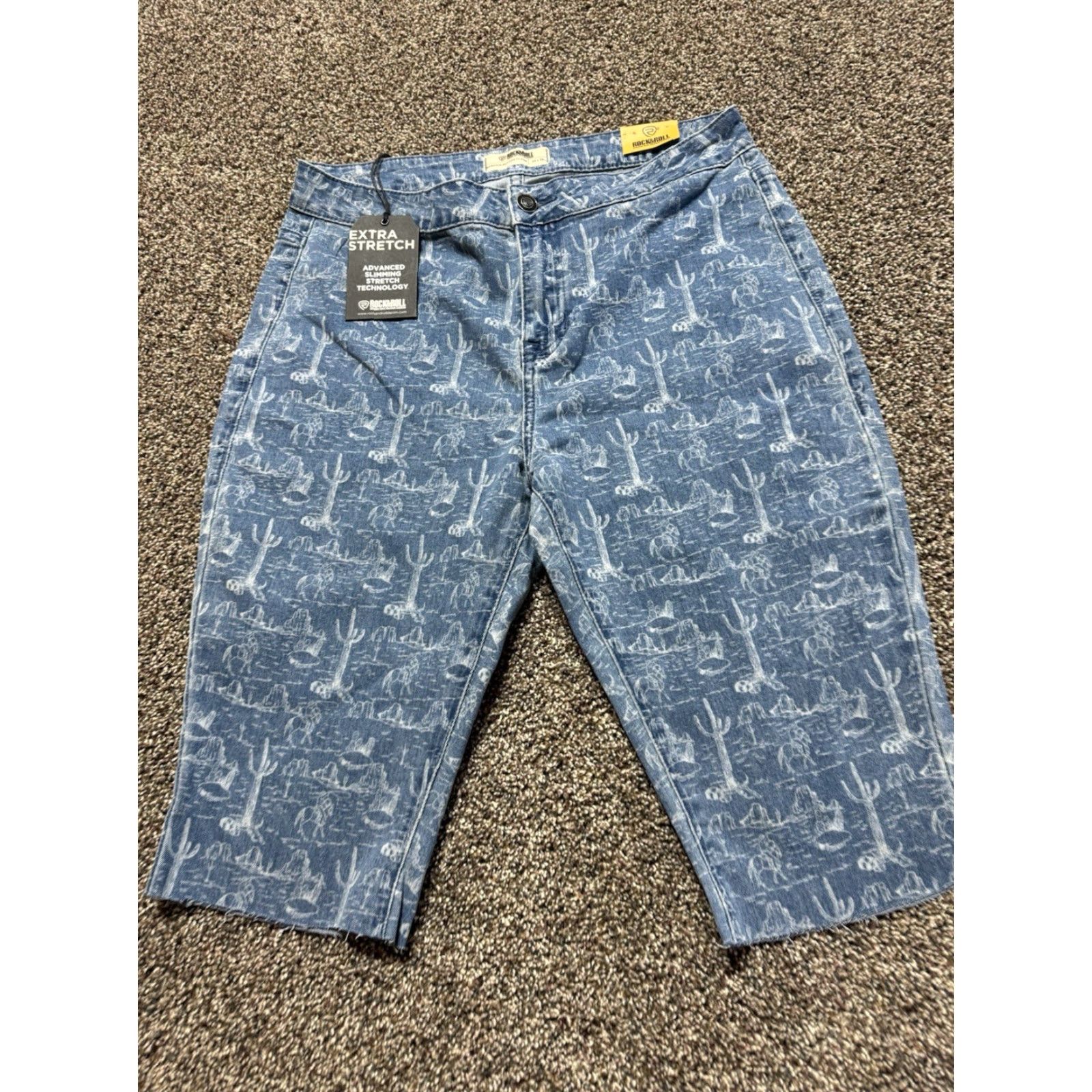 Denime Rock & Roll Denim Capri Jeans Women's 33 Blue 15 Inseam Bermuda Cutoff Jeans Size 33 Women Size 24" / US 00 / IT 34 - 2 Thumbnail