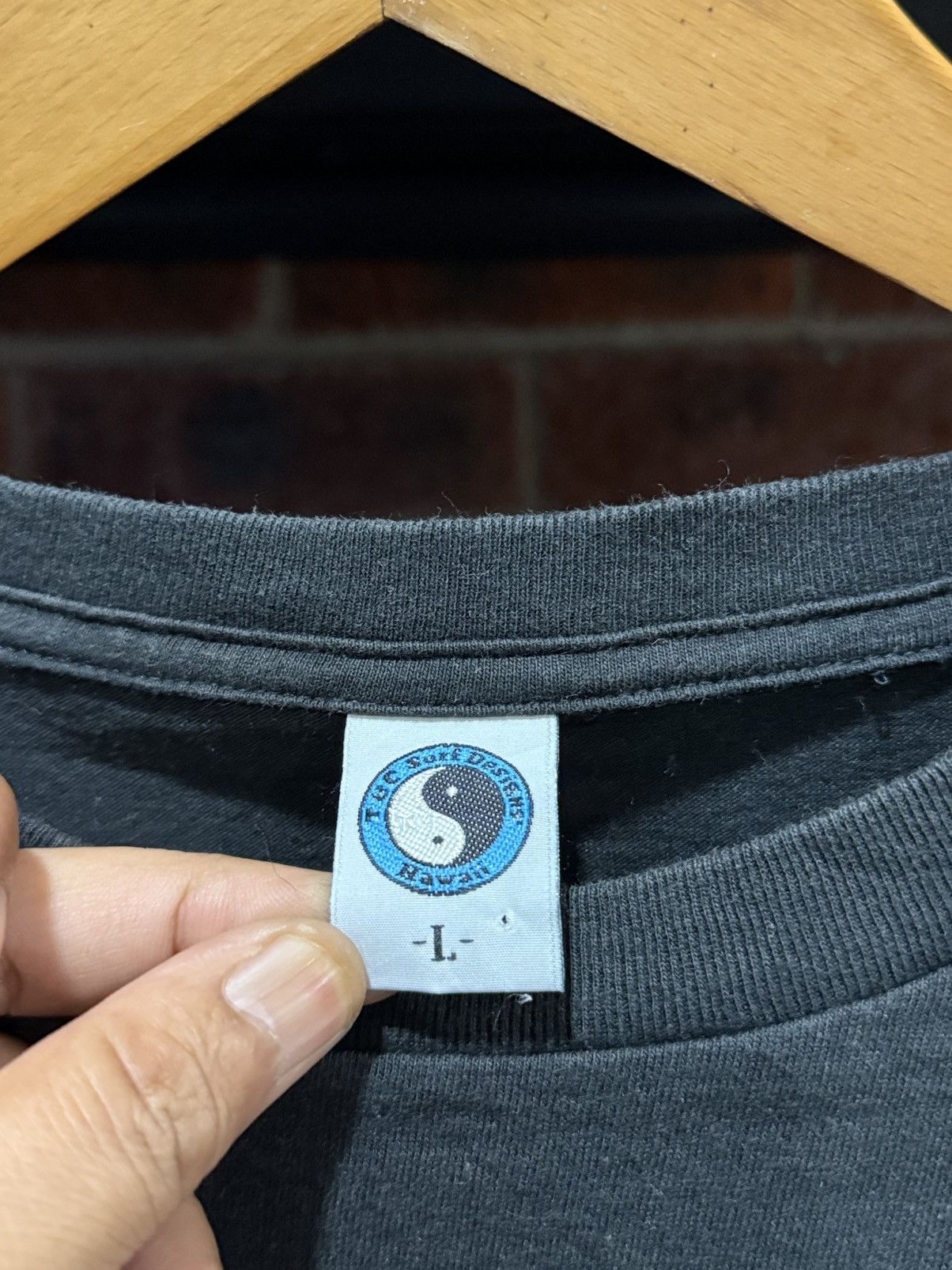 Quiksilver Vintage 90s T&C Surf Designs Yin Yang Logo Faded Tee Size US L / EU 52-54 / 3 - 6 Thumbnail