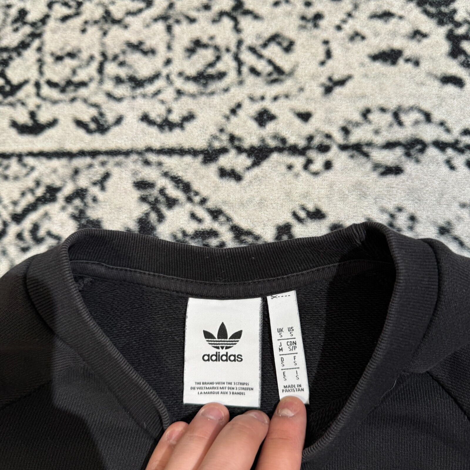 Adidas Vintage Adidas Unisex Black Cotton Crewneck Size S Y2K 90s Size US S / EU 44-46 / 1 - 7 Thumbnail