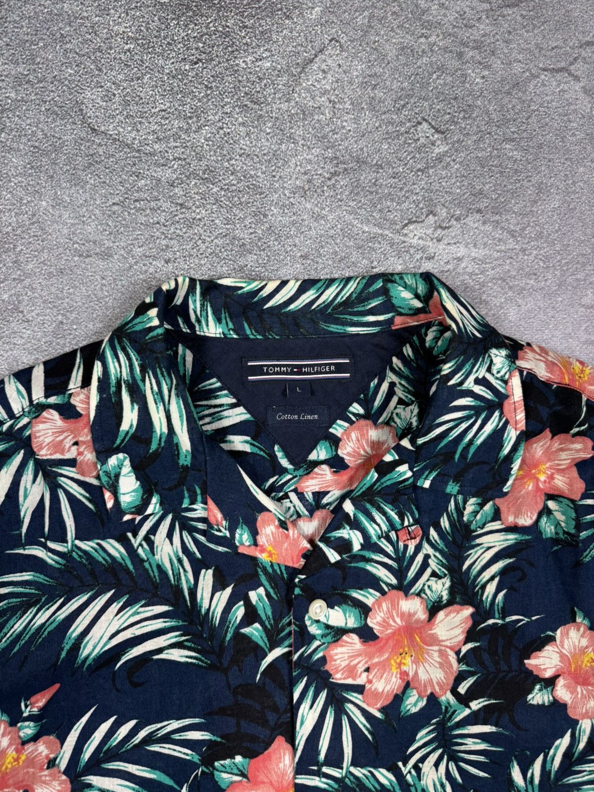 Tommy Hilfiger Tommy Hilfiger Hawaii Short Sleeve Shirt Size L Streetwear Size US L / EU 52-54 / 3 - 4 Thumbnail