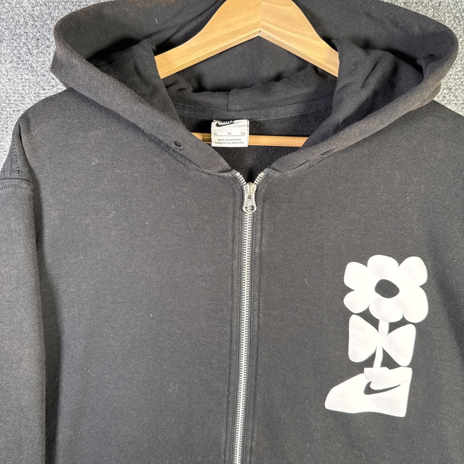 Nike Vintage Nike Hoodie Mens XL Black Y2K Sneaker Flower Cactus Size US XL / EU 56 / 4 - 4 Thumbnail