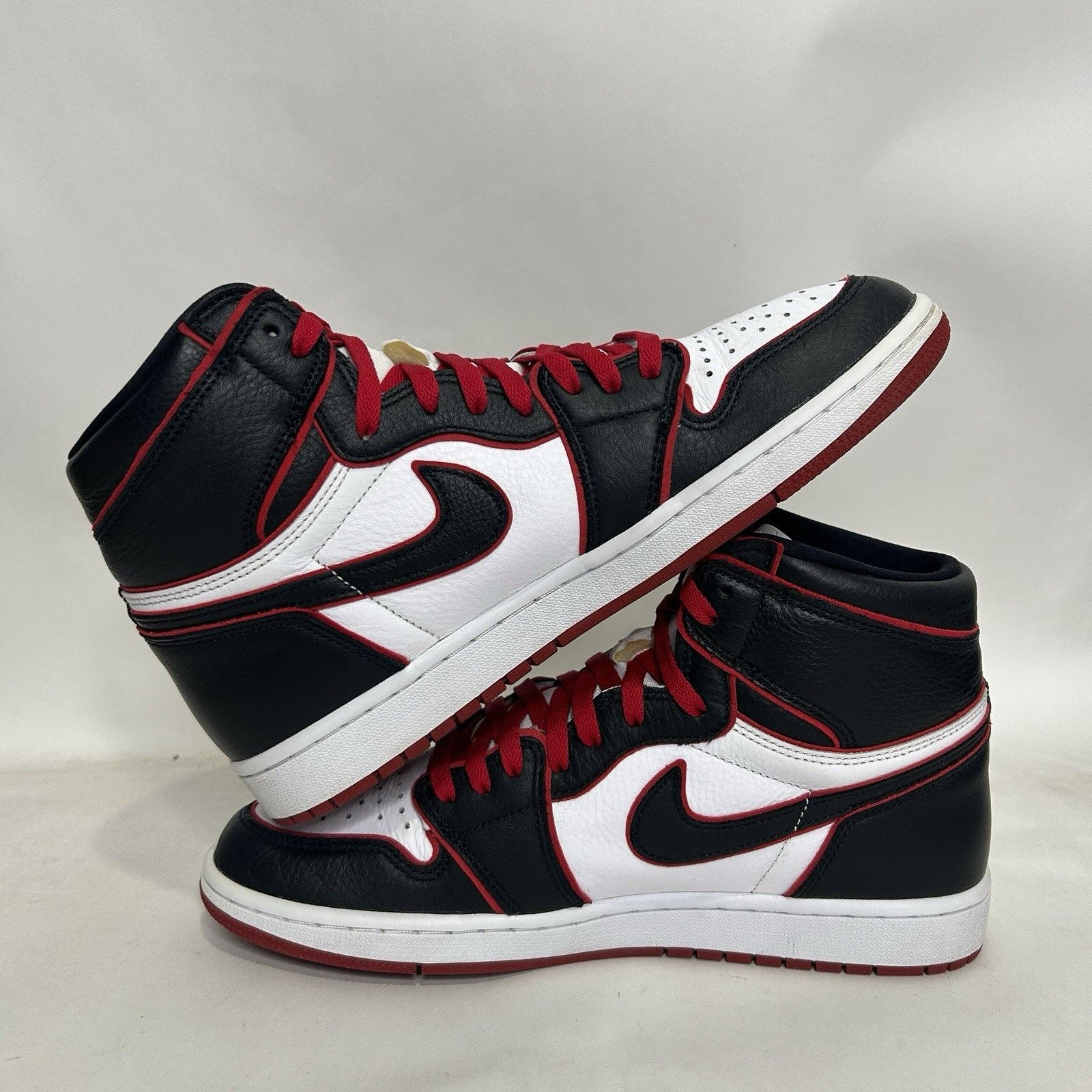Nike Nike Air Jordan 1 Retro High OG “Bloodline” Size US 10.5 / EU 43-44 - 3 Thumbnail