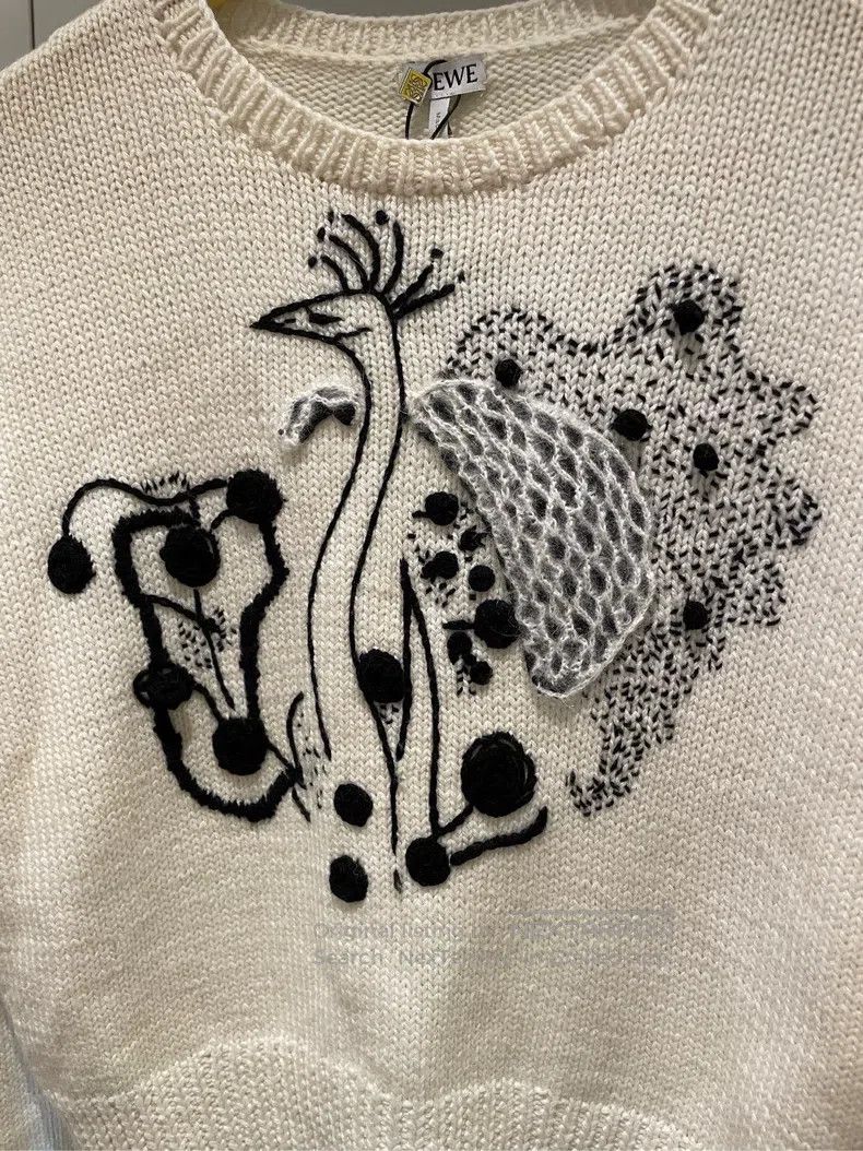 Loewe LOEWE Ivory Black Peacock Embroidered Cashmere Round Neck Size L / US 10 / IT 46 - 2 Thumbnail