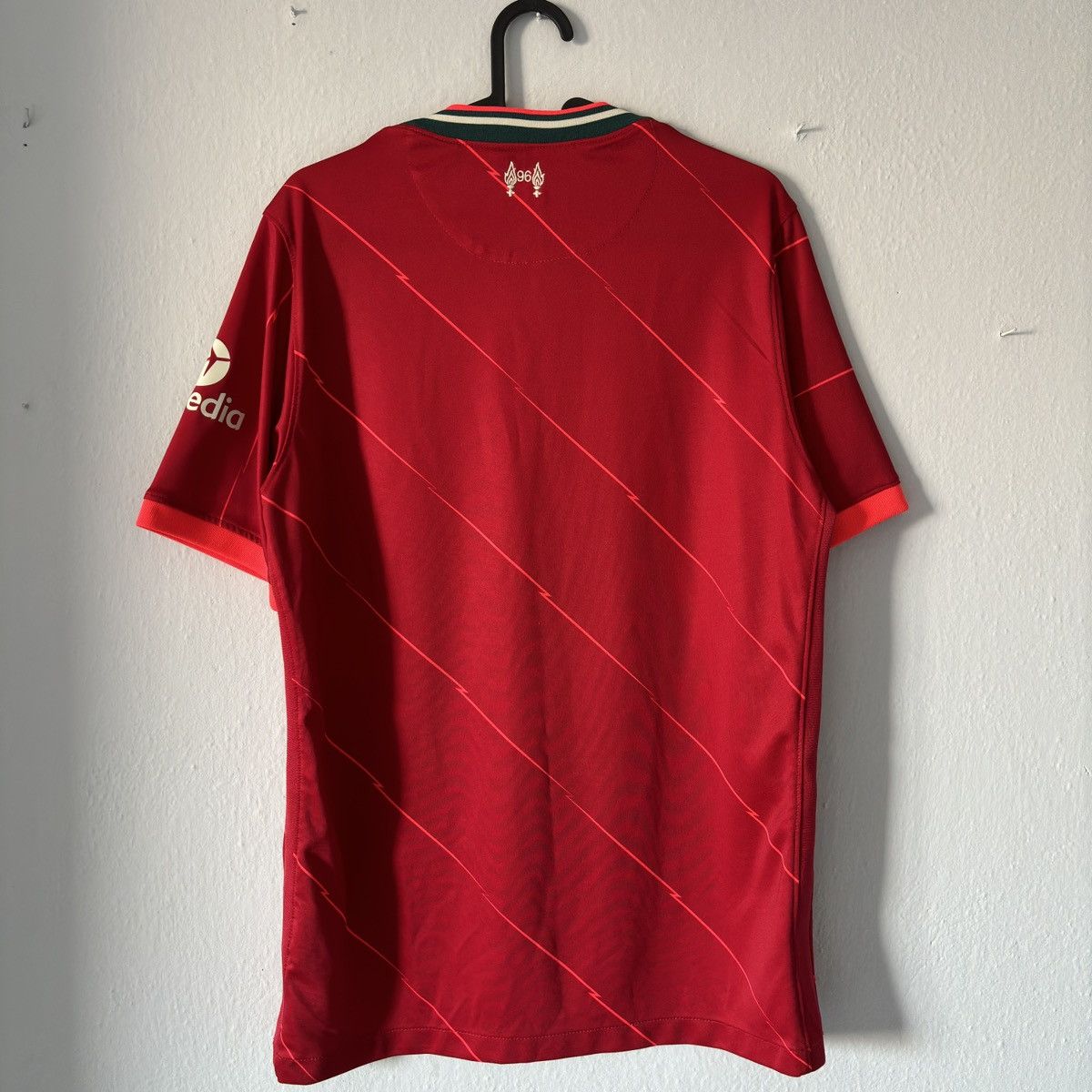 Nike 2021 2022 Liverpool England Nike Home Soccer Jersey Shirt FC Size US M / EU 48-50 / 2 - 7 Thumbnail