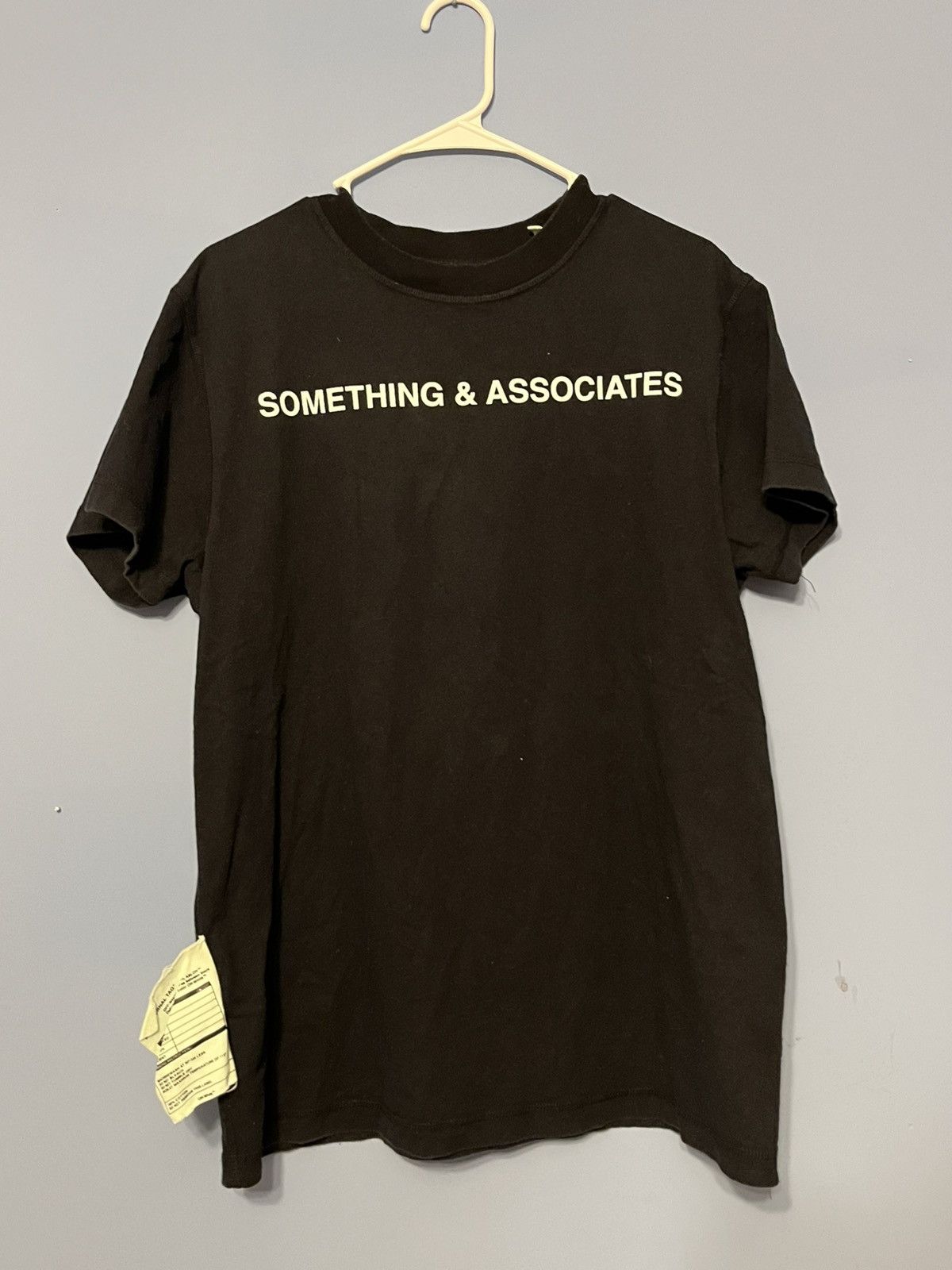 Off-White reversible “Something and associates” t-shirt