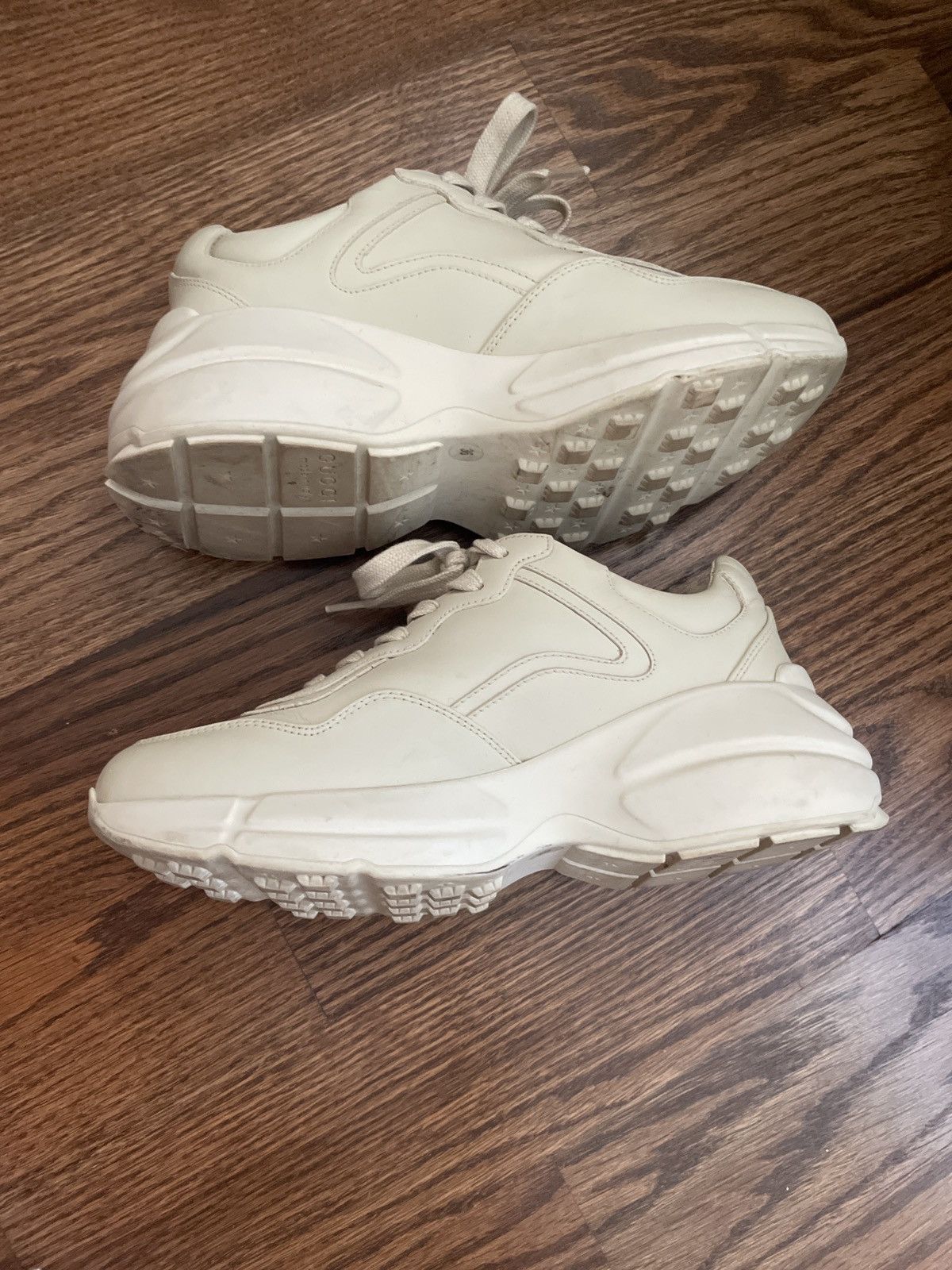 Gucci Womens Ivory Rhyton Gucci Logo Leather Sneaker (Size 36) Size US 6 / IT 36 - 6 Thumbnail