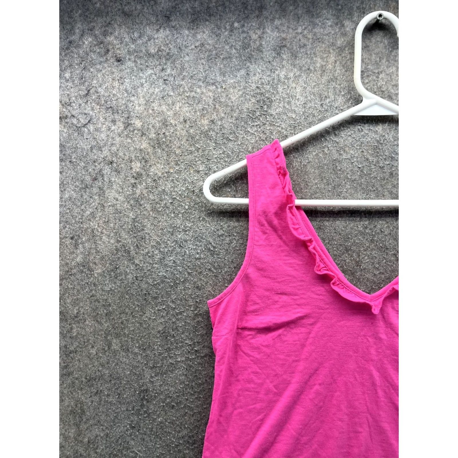 Lilly Pulitzer Lilly Pulitzer Tank Womens XS Pink Ruffle V-Neck Sleeveless Jersey Summer Shirt Size XS / US 0-2 / IT 36-38 - 5 Thumbnail