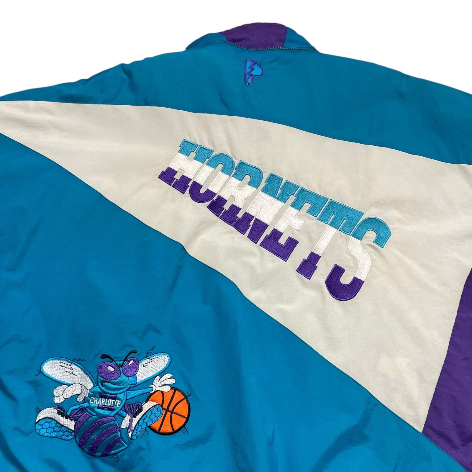 NBA VTG 90s CHARLOTTE HORNETS PRO PLAYER PUFFER JACKET SIZE L Size US L / EU 52-54 / 3 - 3 Thumbnail