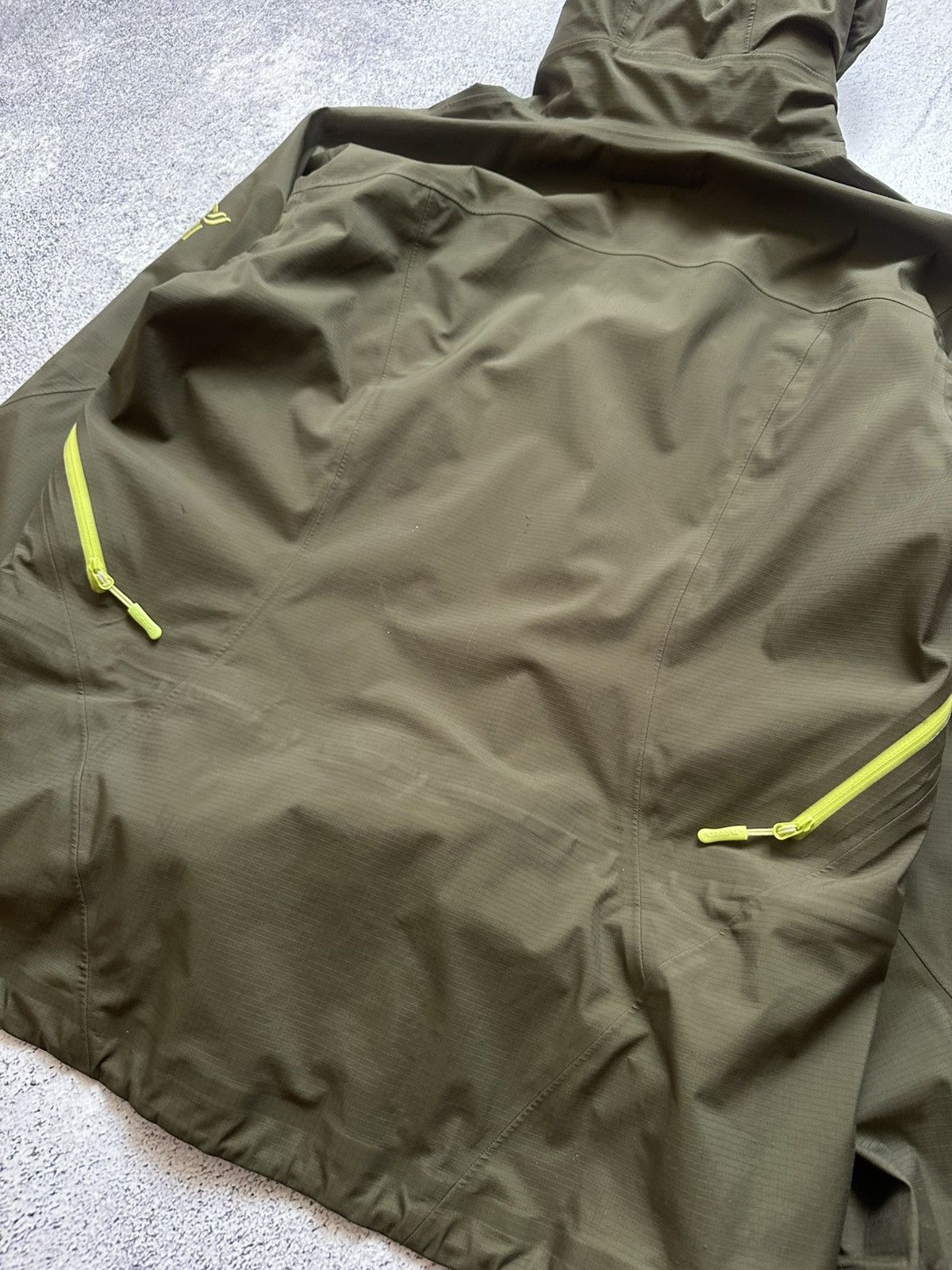 Norrona Norrona Narvik Gore Tex Jacket Khaki Military Arc’teryx Leaf Size US L / EU 52-54 / 3 - 19 Thumbnail