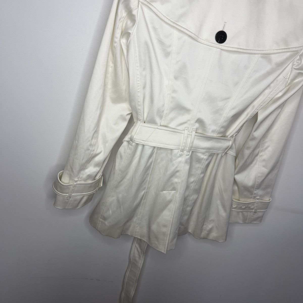 Burberry Burberry Coat Ecru White Belted Avant Garde Double Breasted Size S / US 4 / IT 40 - 9 Thumbnail