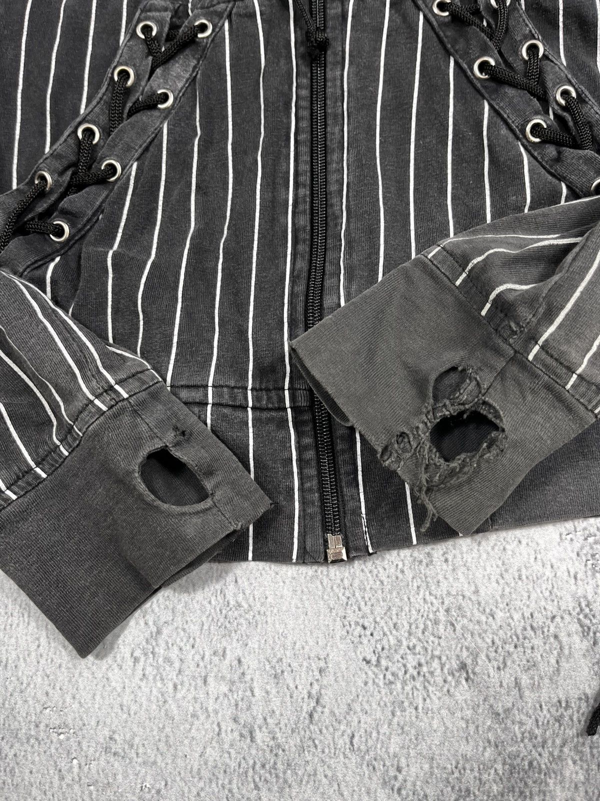 Japanese Brand × Vintage Vintage Y2K striped bondage ghotic wings zip hoodie Size M / US 6-8 / IT 42-44 - 6 Thumbnail