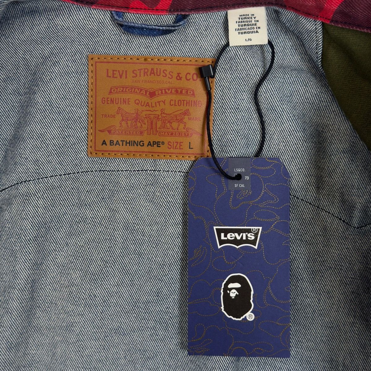 Bape × Levi's Bape x Levi’s Camo Trucker Jacket Multicolor 2021 Size US L / EU 52-54 / 3 - 7 Thumbnail