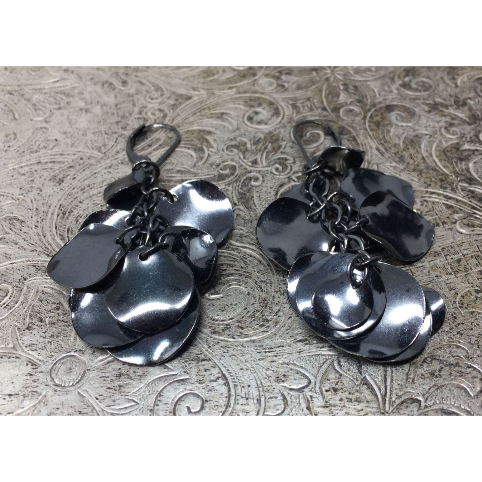Other Women's Black Shiny Chandelier Dangle Earrings Size ONE SIZE - 3 Thumbnail