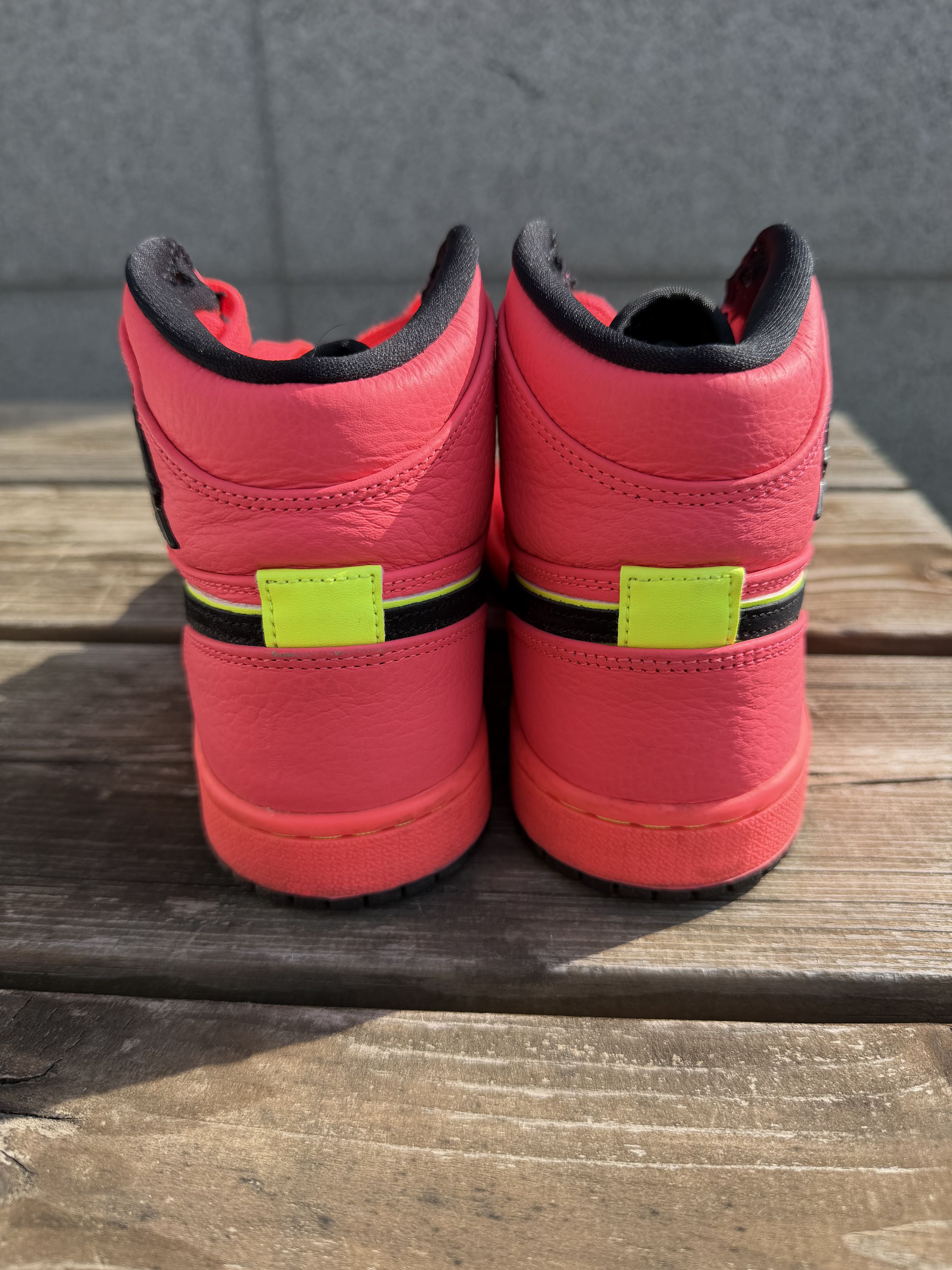 Jordan Brand Air Jordan 1 Retro High Hot Punch (Women) Size US 6 / IT 36 - 4 Thumbnail