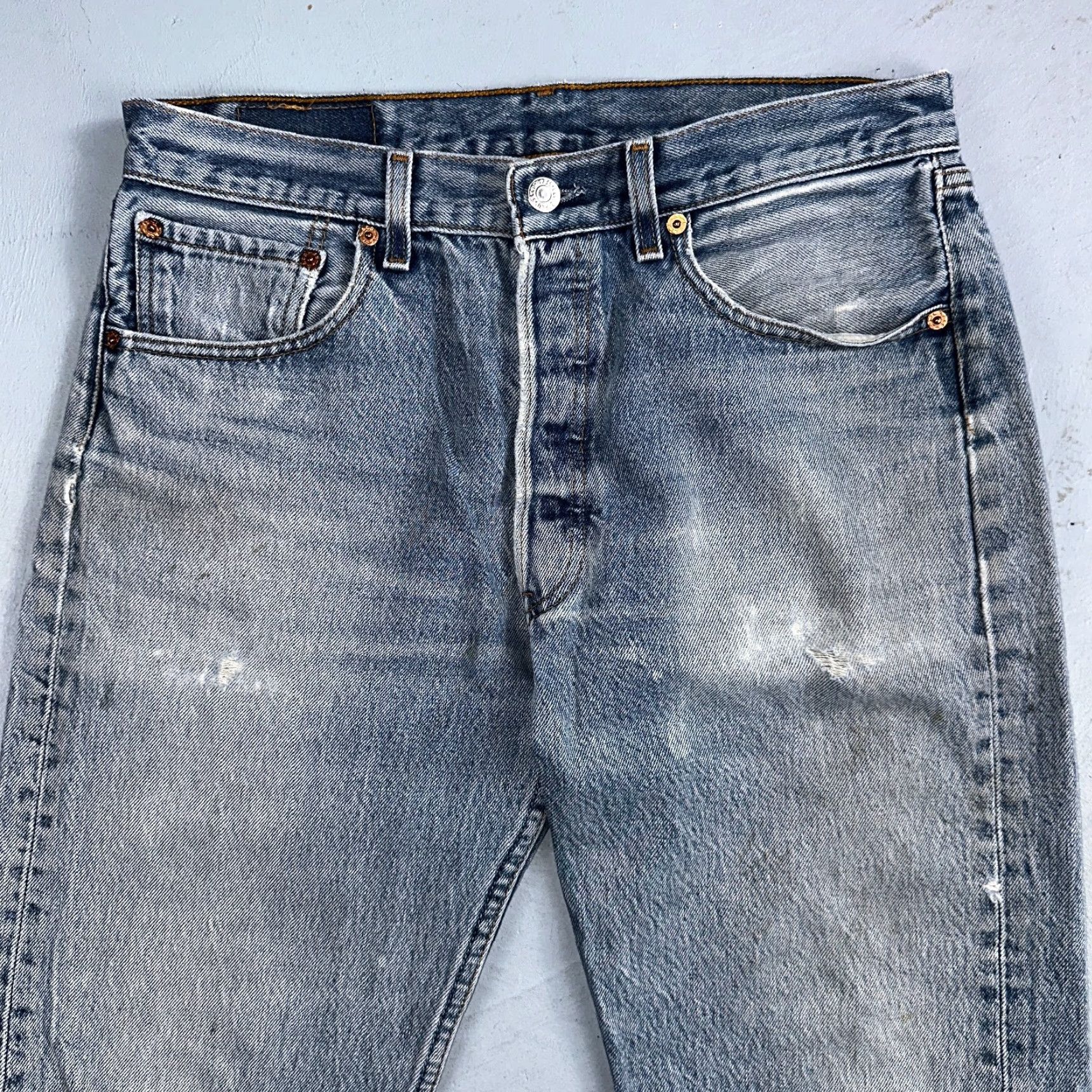 Levi's VINTAGE Levi's 501 Jeans Men 33x36 Straight Leg Light Wash 90s USA Mid Rise Denim Size US 33 - 2 Thumbnail