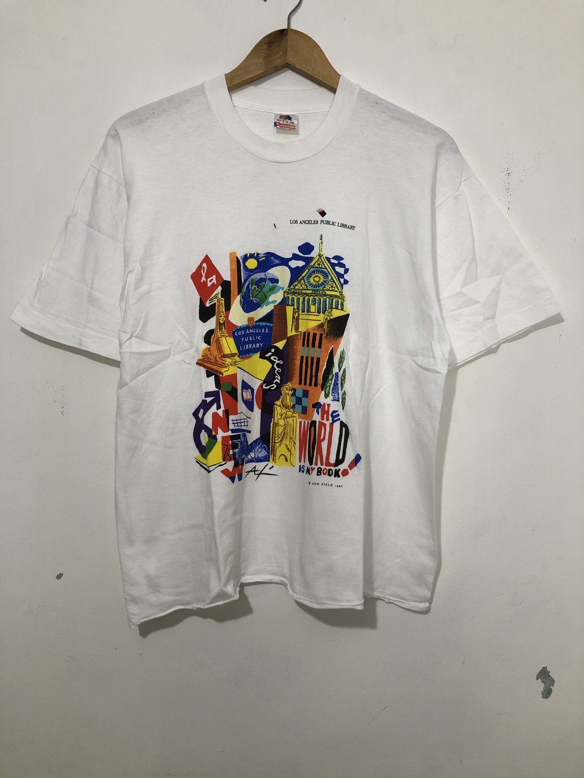 Vintage Vintage The World Is My Book Ann Field T-Shirt Size US L / EU 52-54 / 3 - 1 Thumbnail