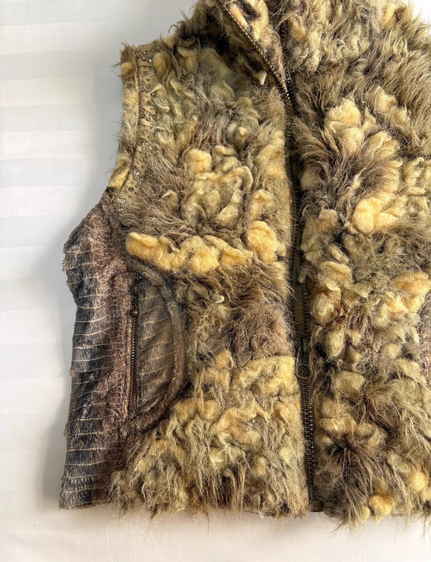 Other Vintage Japanese Visual Kei Faux Fur Vest 36 Slim Shoulder Cuff Rhinestone Side Animal Leather Trim Size XS / US 0-2 / IT 36-38 - 4 Thumbnail