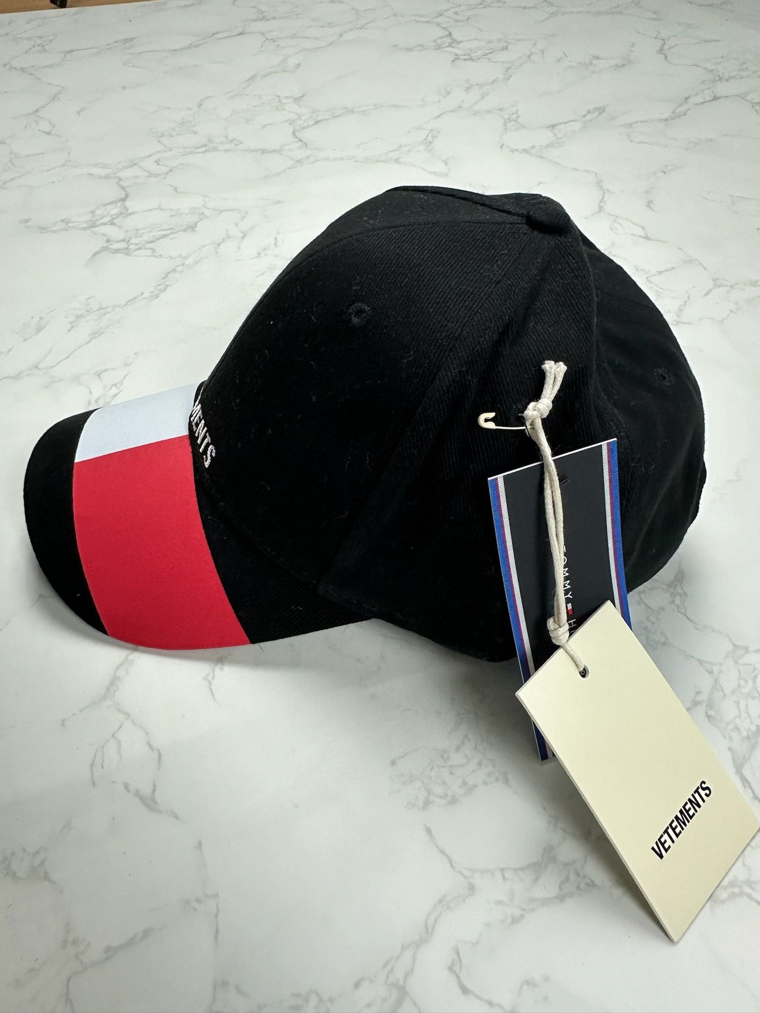 Tommy Hilfiger × Vetements 🔥60% OFF🔥 [SALE] Vetements x Tommy Hilfiger Logo Black Cap Size ONE SIZE - 3 Thumbnail