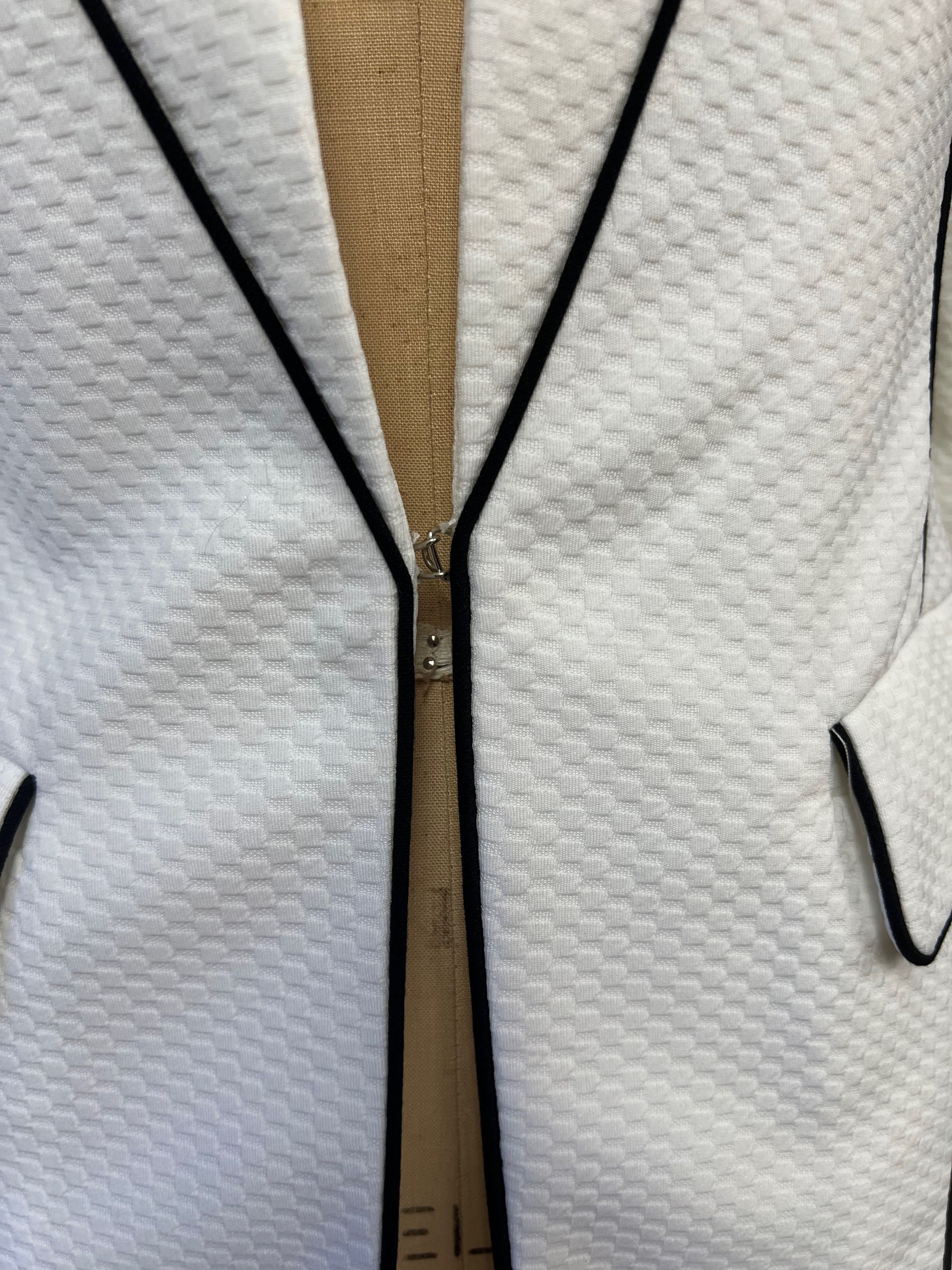 ELLIATT NWT Elliatt Symmetry Blazer in Ice White Black Trim Medium Size M / US 6-8 / IT 42-44 - 2 Thumbnail