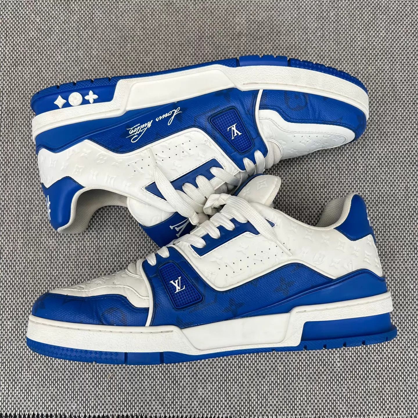 Louis Vuitton LV Trainer White/Blue Embossed 7.5/41.5 LN Box Size US 8.5 / EU 41-42 - 8 Thumbnail
