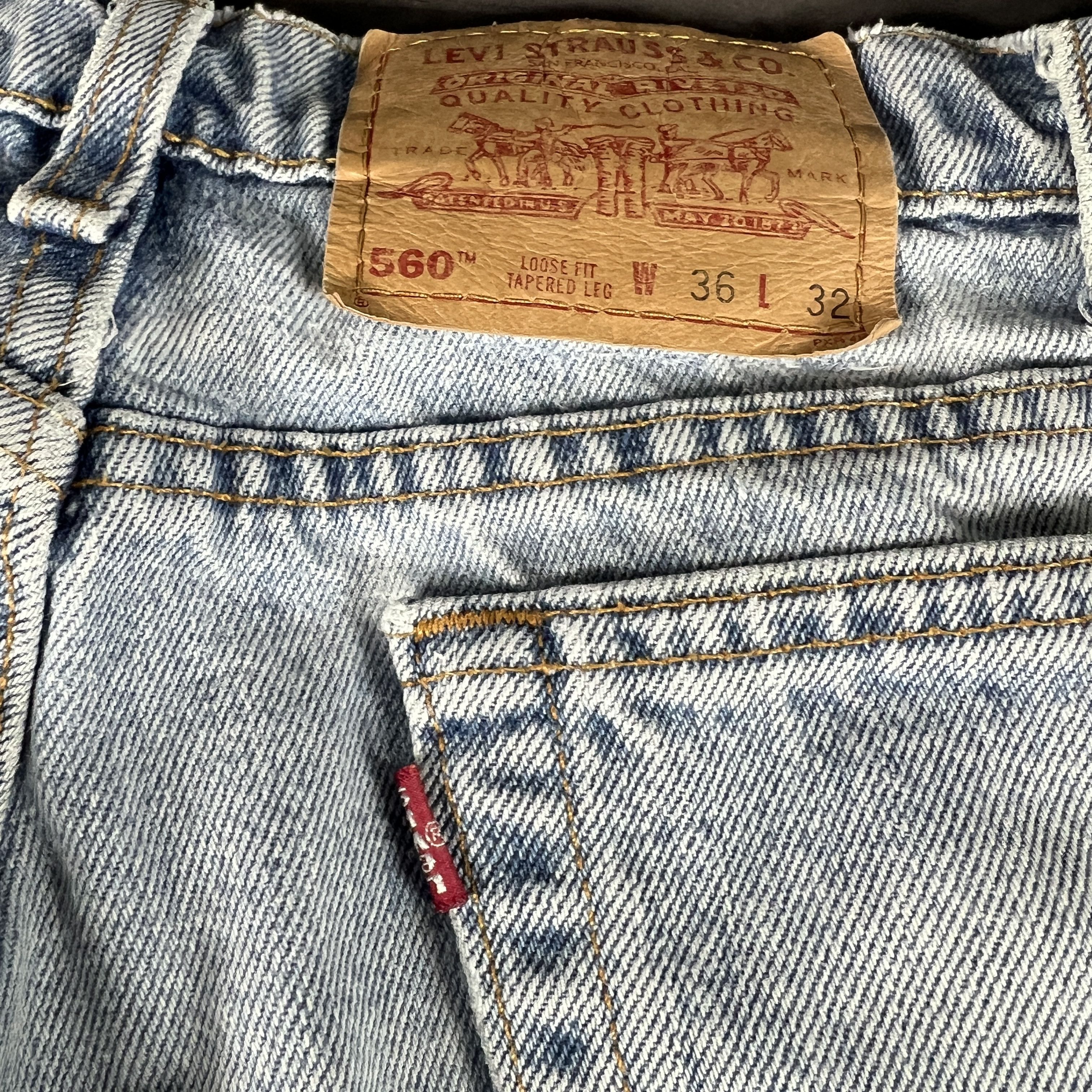 Levi's × Vintage VTG 90s Levi's Jeans 560 Loose Tapered Blue Denim Size US 35 - 15 Thumbnail