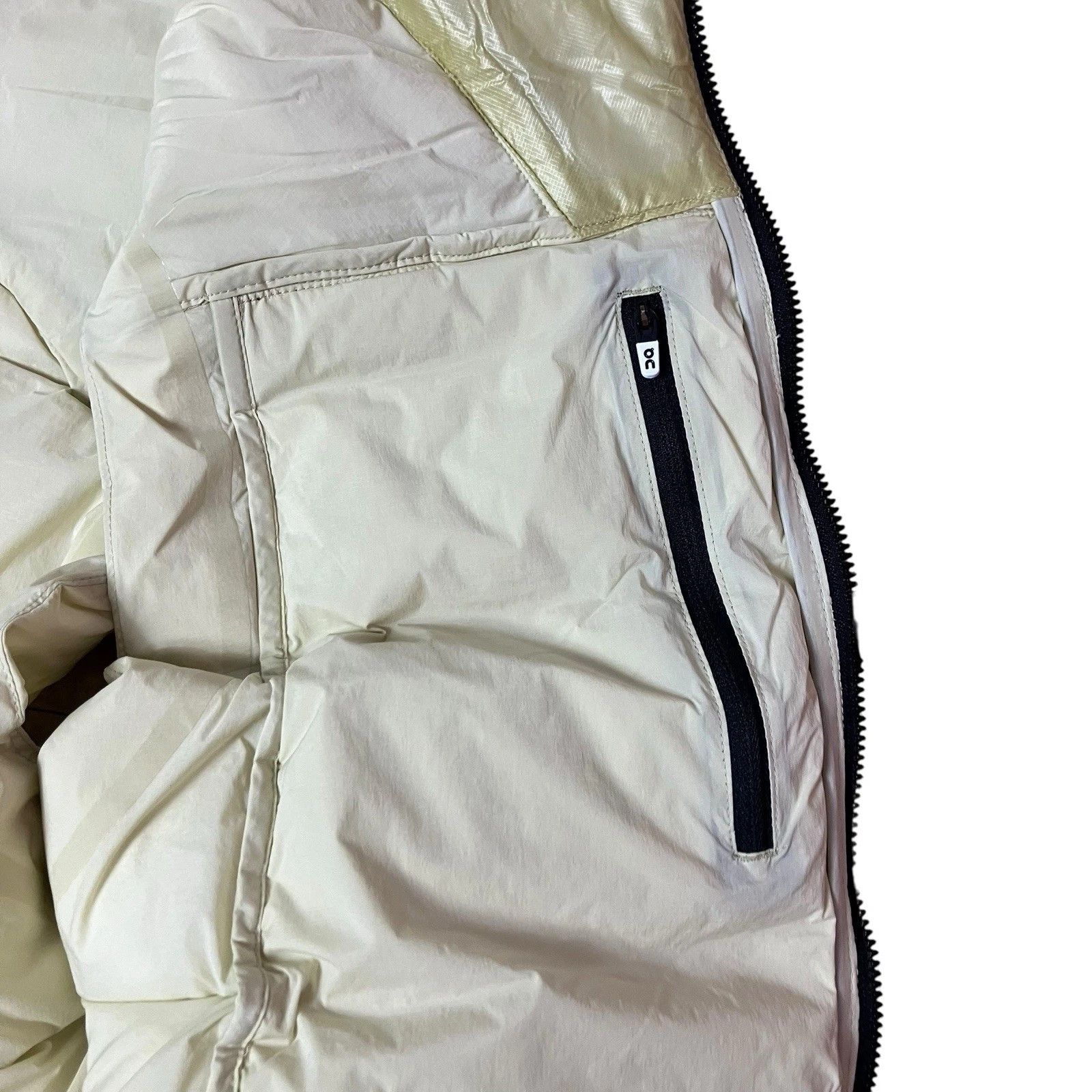 On On Running Challenger Vest Mens L Yellow Size US L / EU 52-54 / 3 - 10 Thumbnail