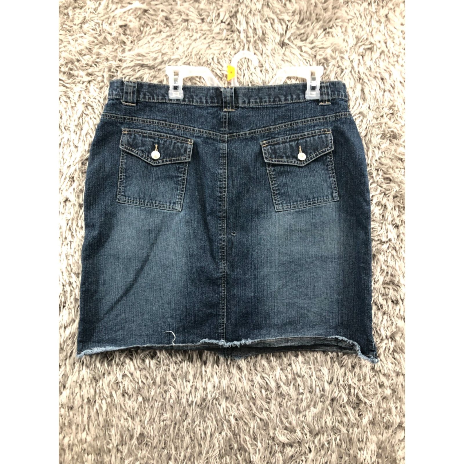 Gloria Vanderbilt VINTAGE Gloria Vanderbilt Women Plus Size 18 Denim Pencil Skirt Blue Knee Length Stretch Elastic Waist Pockets 3 Logo button Size 40" / US 18 - 5 Thumbnail