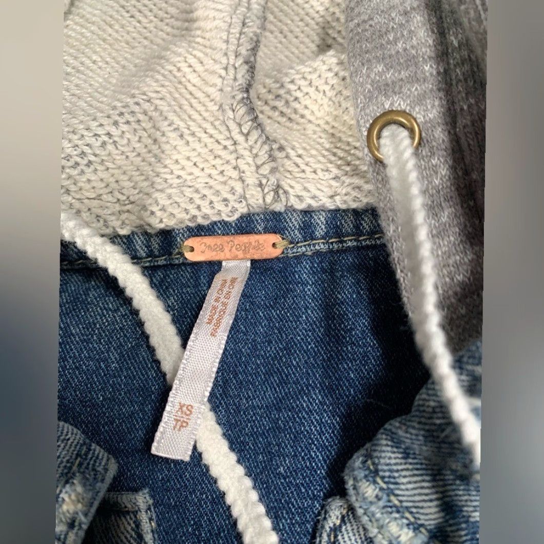 Free People Free People Denim Jacket/ Gray Hoodie Jean jacket XS Size XS / US 0-2 / IT 36-38 - 3 Thumbnail