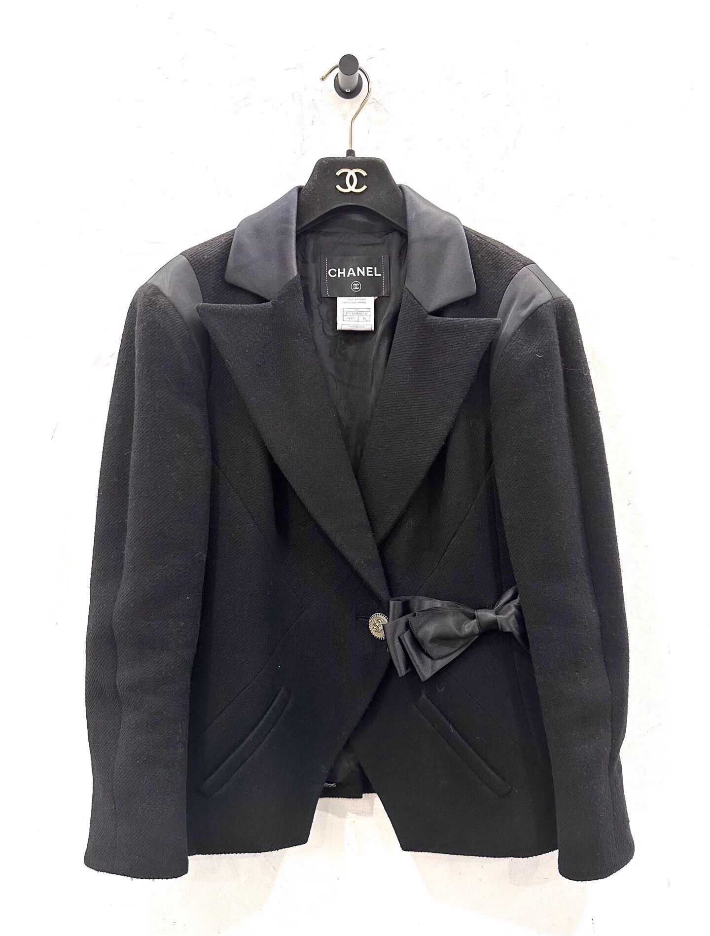 Chanel Chanel Women's Black Wool Blazer Bow CC Buttons Size S / US 4 / IT 40 - 1 Thumbnail