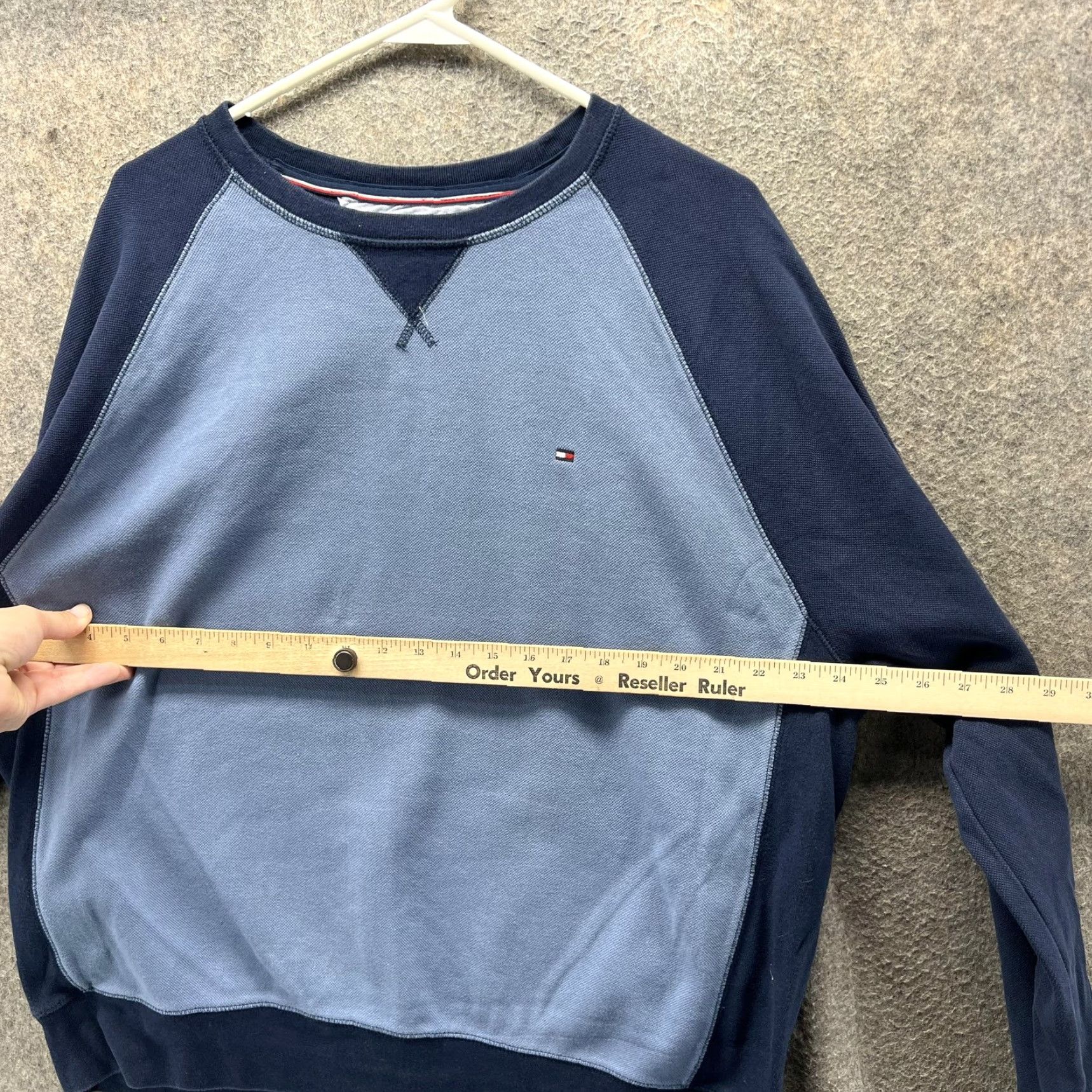 Tommy Hilfiger Tommy Hilfiger Sweatshirt Mens XL Blue Navy Colorblock Raglan Crewneck Pullover Size US XL / EU 56 / 4 - 7 Thumbnail