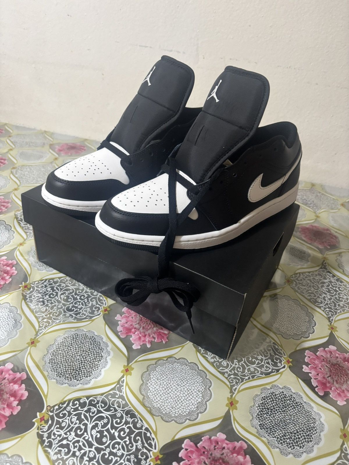 Jordan Brand Air Jordan 1 “Orcas” Size US 8.5 / EU 41-42 - 1 Thumbnail