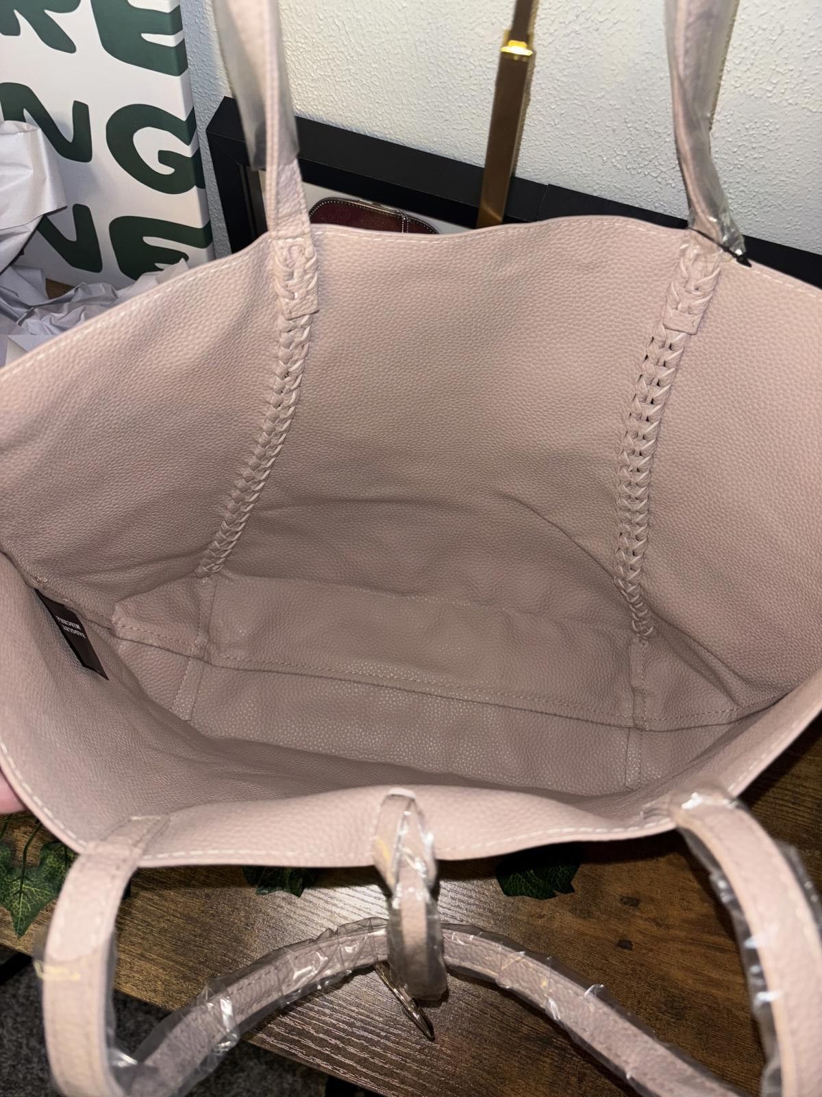 Designer NWT Badgley Mischka Vegan Leather Tote Size ONE SIZE - 5 Thumbnail