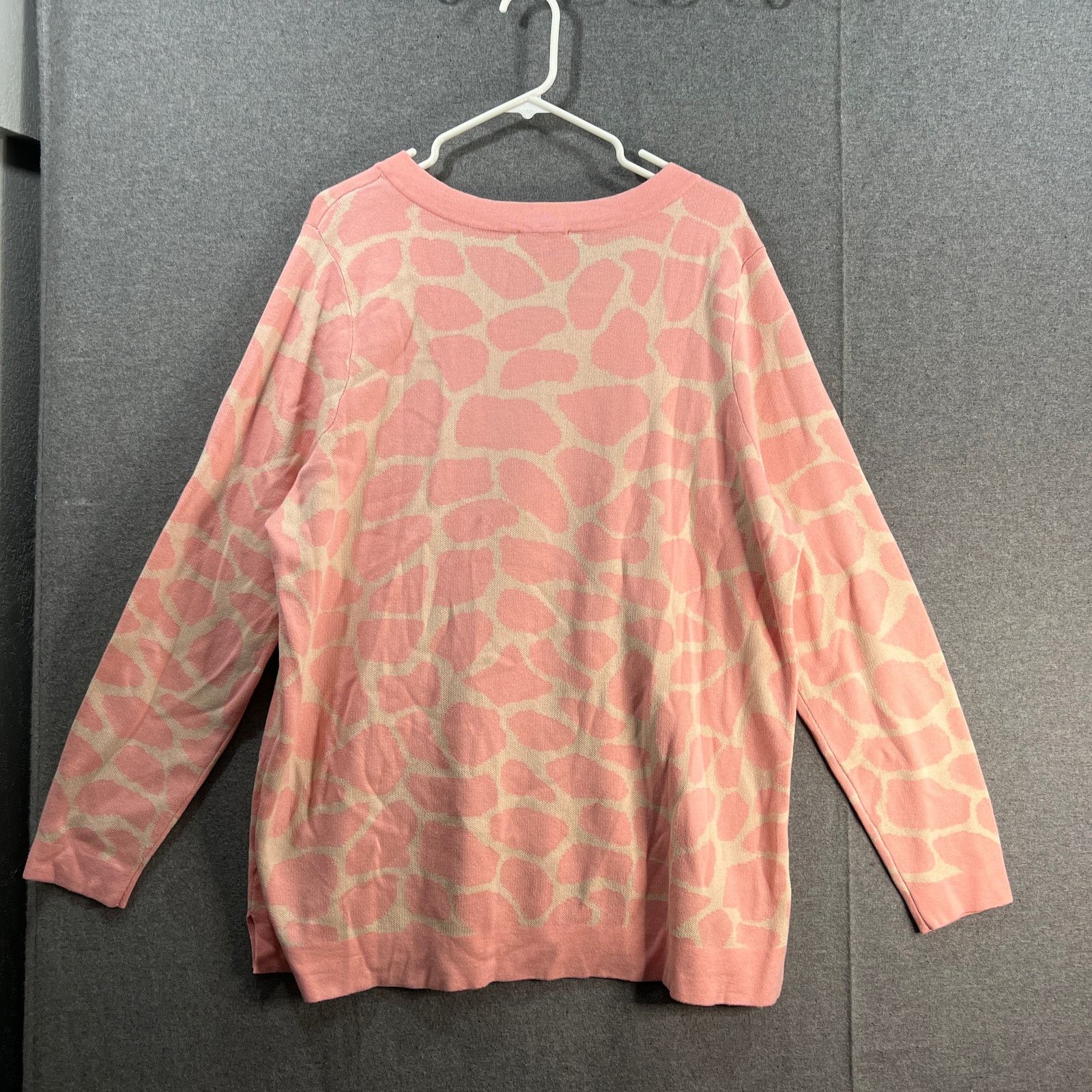 Other Belle by Kim Gravel Pastel Giraffe V-Neck Sweater Size XL / US 12-14 / IT 48-50 - 2 Thumbnail