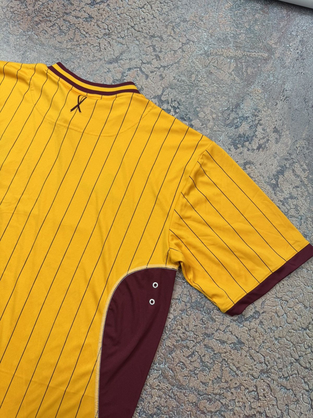 Nike Bradford City Home 2010s Football Shirt Soccer Jersey size L Size US L / EU 52-54 / 3 - 13 Thumbnail
