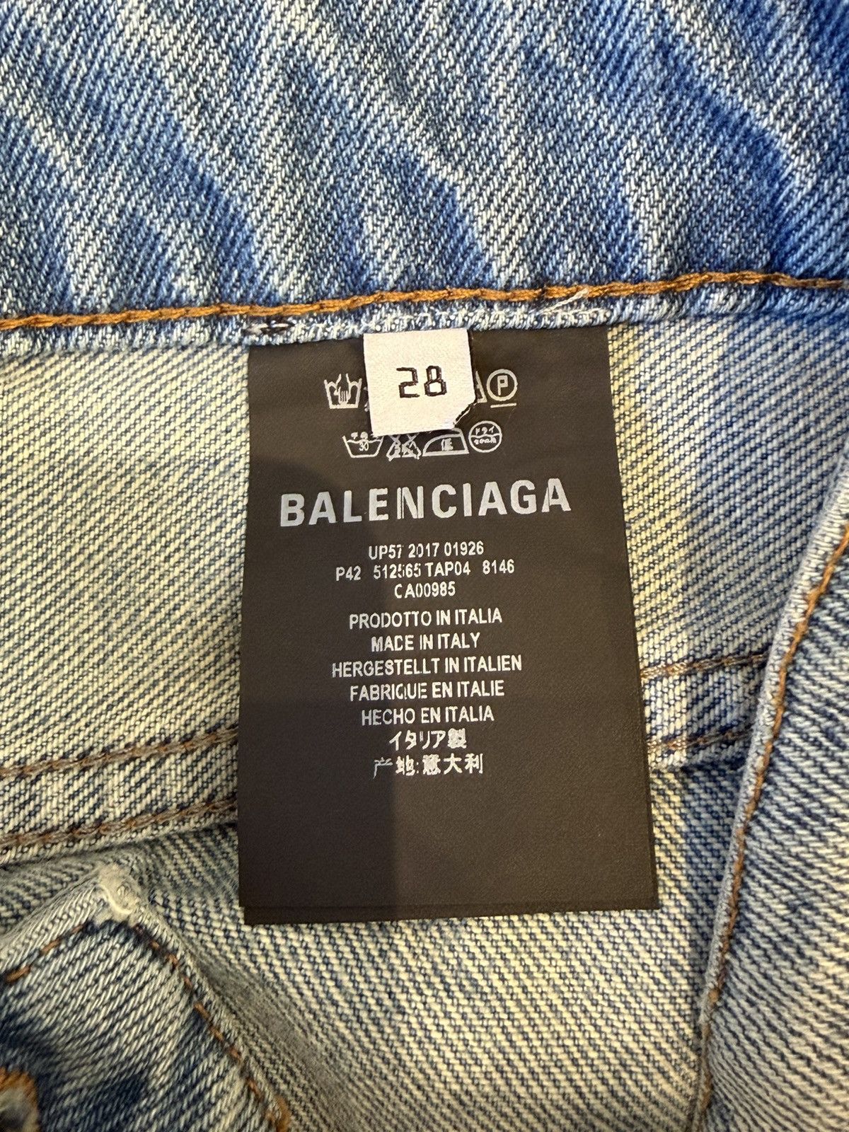 Balenciaga Balenciaga light wash denim jeans with distressed knee Size 24" / US 00 / IT 34 - 5 Thumbnail