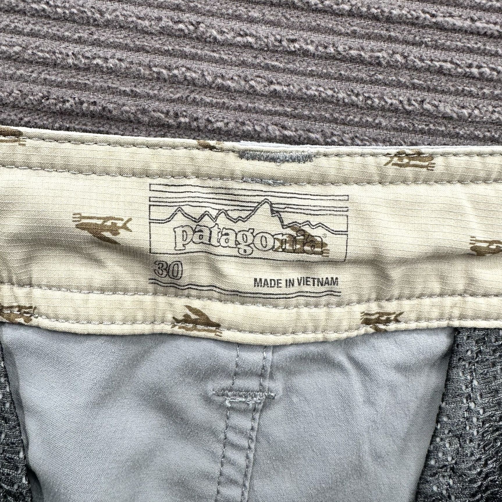 Patagonia Patagonia Board Shorts Men 30 Gray Nylon Beach Weekend Vacation Swim 10' Inseam Size US 30 / EU 46 - 3 Thumbnail