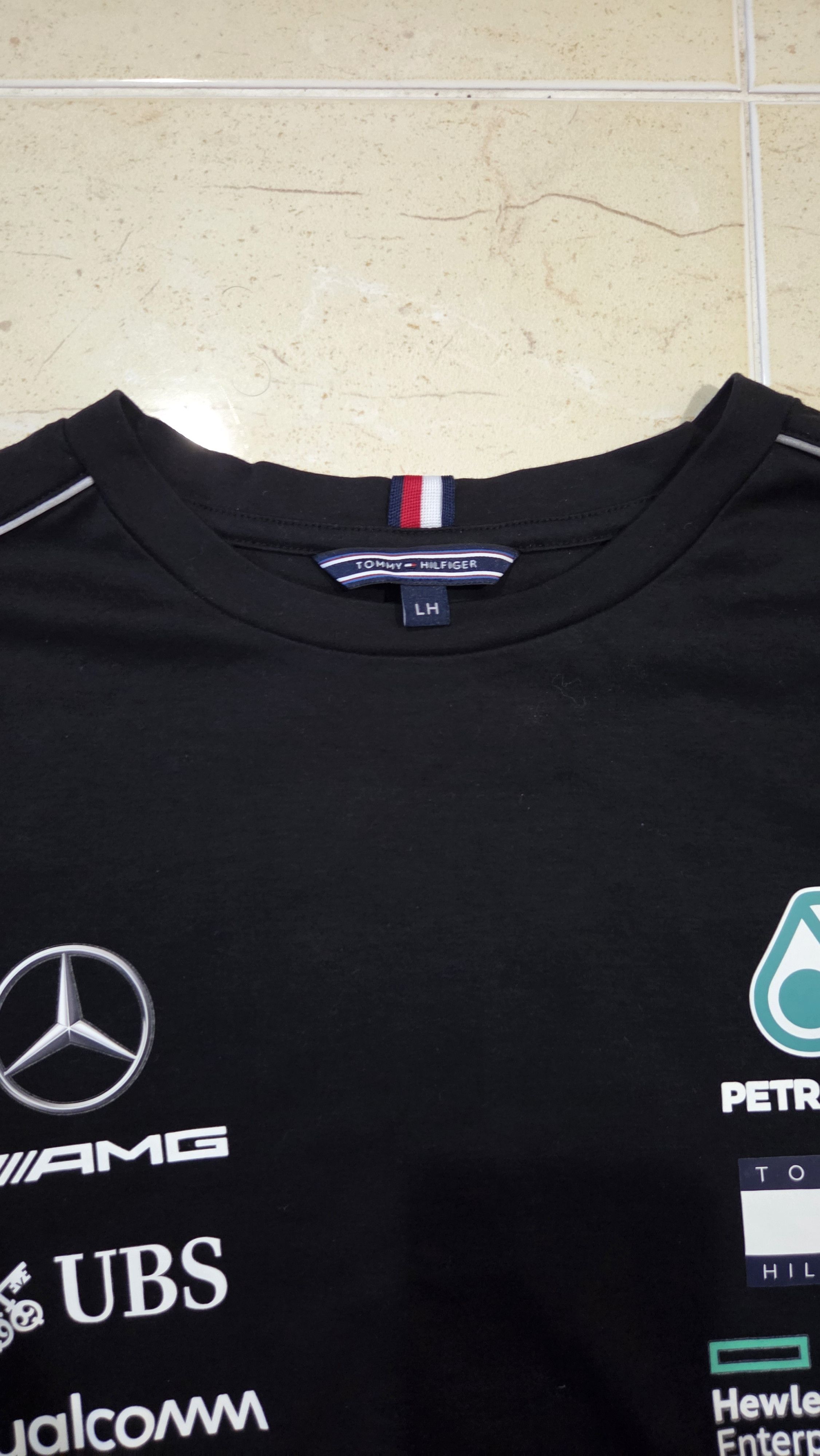 Tommy Hilfiger Lewis Hamilton Personal Driver Tee Mercedes-AMG PETRONAS F1 Size US M / EU 48-50 / 2 - 2 Thumbnail