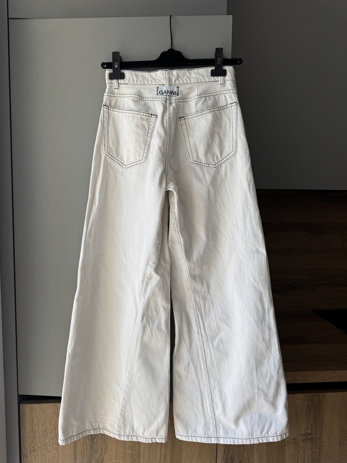 Ganni Ganni Mid-Rise Wide-Leg Off-White Back Logo Jeans Size 25" / US 0 / IT 36 - 1 Thumbnail
