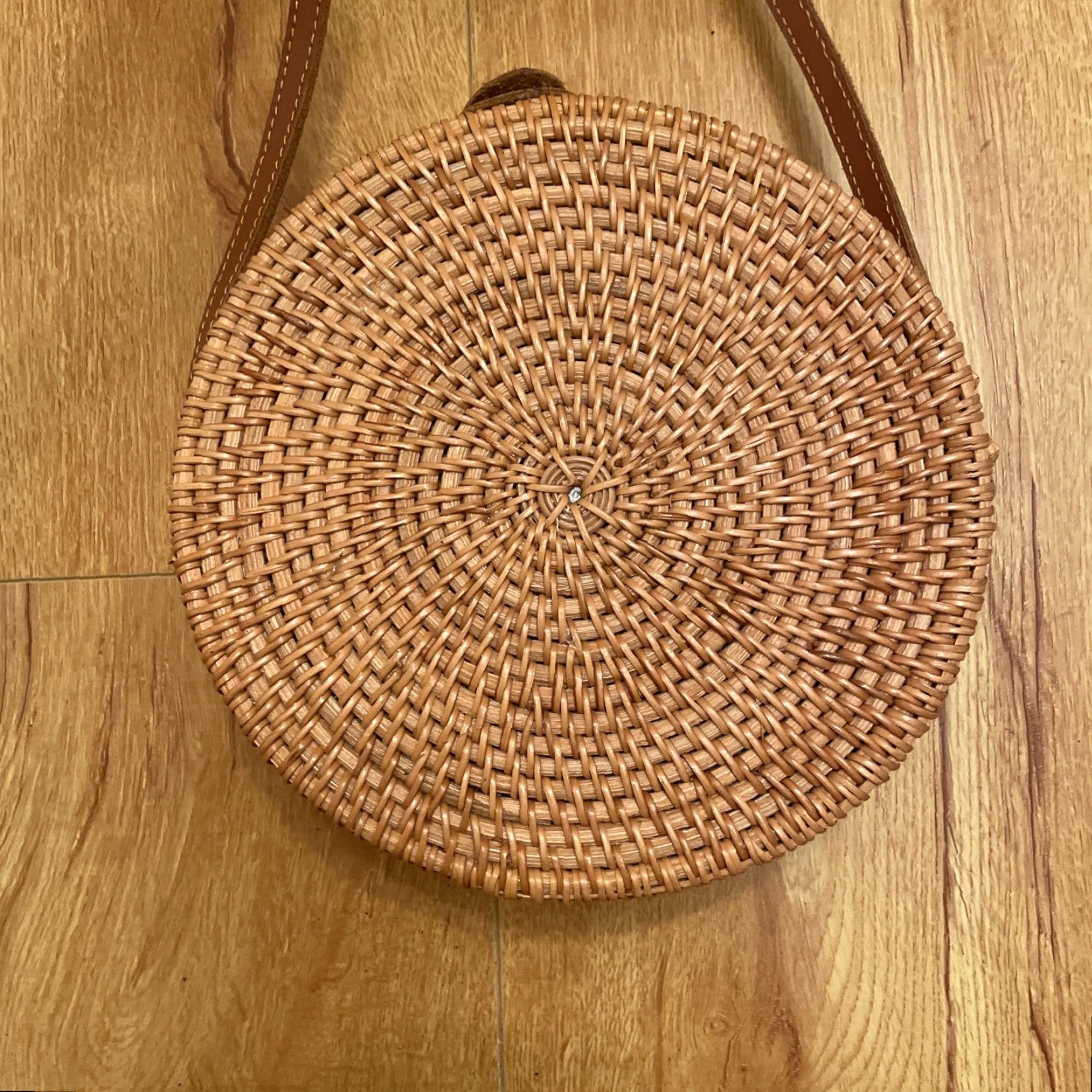 Vintage Estate Crossbody Bag Women's Purse Circle Rattan Leather Strap Ivory Beige Lined Brown Wicker Vintage No (Medium) Size ONE SIZE - 3 Thumbnail