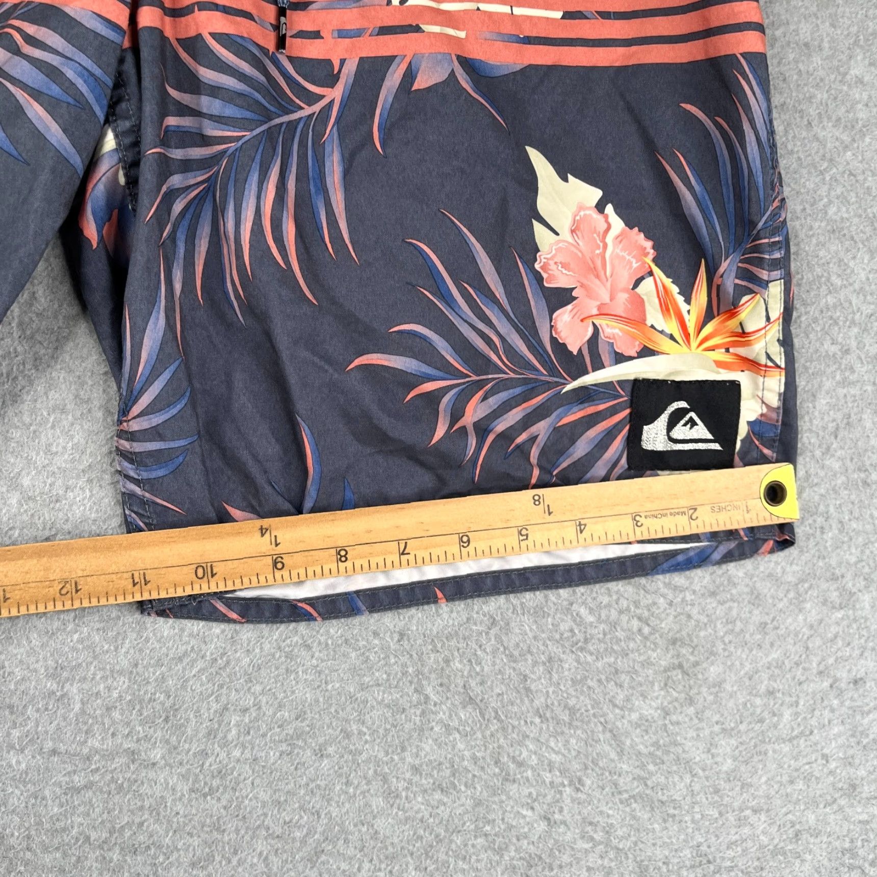 Quiksilver Quiksilver Swim Trunks Mens 36 Navy Blue Floral Board Shorts Bathing Suit Mens Size US 36 / EU 52 - 3 Thumbnail
