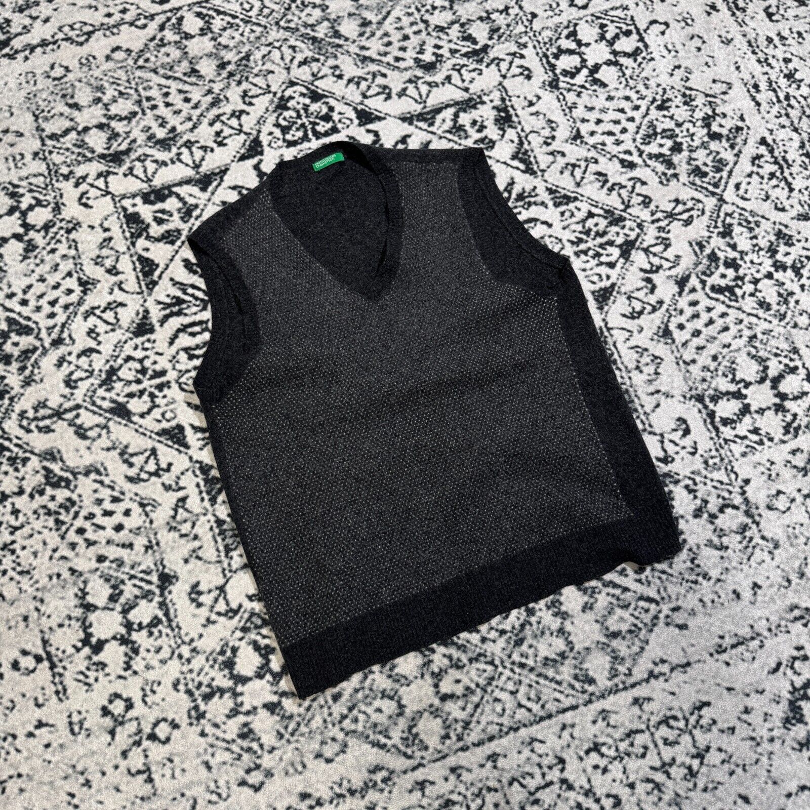 Vintage Vintage Unisex Black Wool Vest Sweater Size M 90s Oldmoney Size US M / EU 48-50 / 2 - 3 Thumbnail