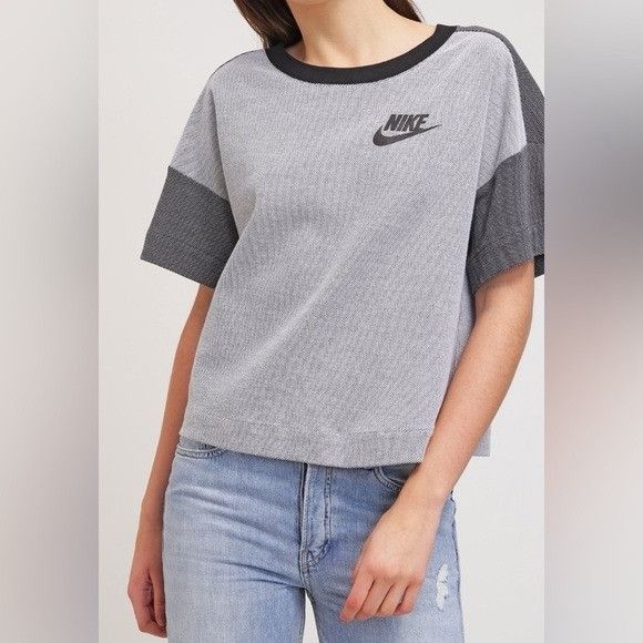 Nike Nike Women's Gray and Black Short Sleeve Cotton Crop Top Size S / US 4 / IT 40 - 1 Thumbnail